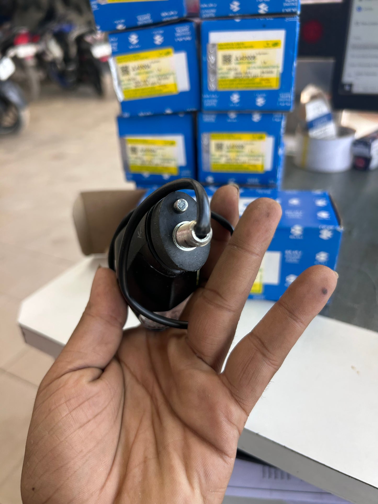 Bajaj Pulsar N160 Rear Right Indicator (RH) – JR401012 | Genuine OEM Turn Signal (2022–2023)