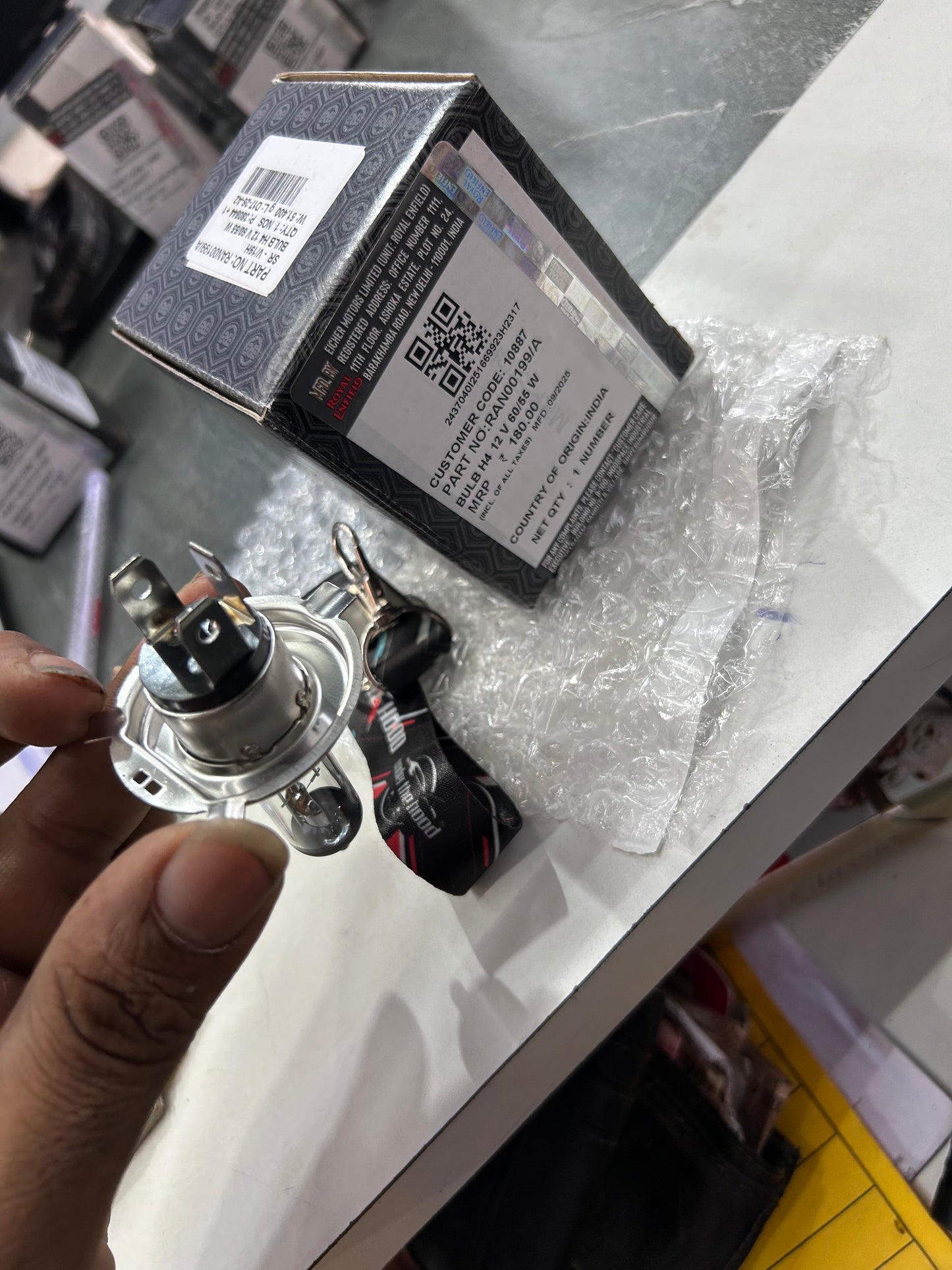 Royal Enfield RAN00199/A – OEM Headlamp Bulb H4 12V 60/55W for Reborn / New Bullet & All Bikes with H4 Socket