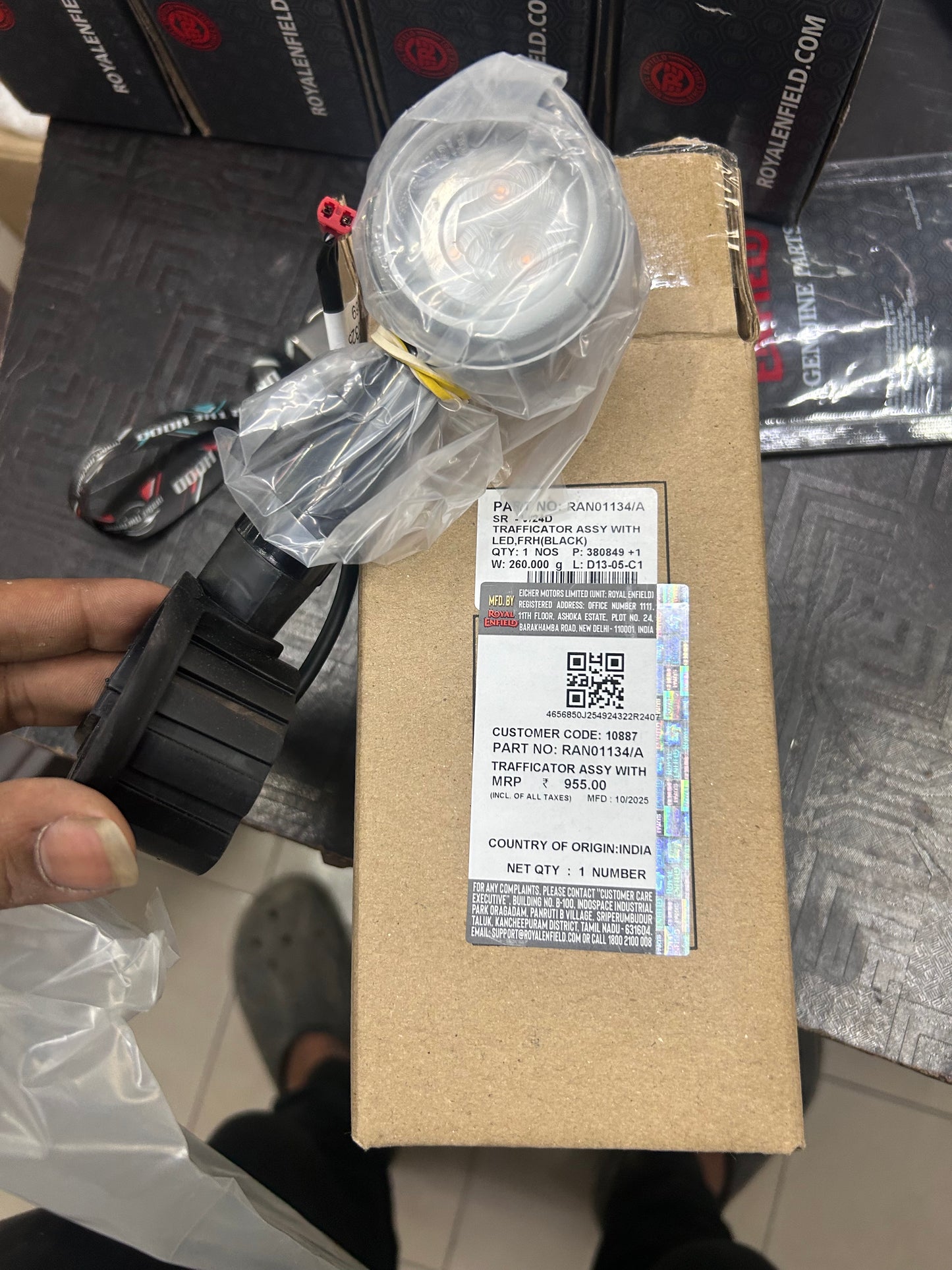 Royal Enfield Front-Right LED Indicator (Black) — All New Classic 350 J-Series (Dark Gunmetal Grey) — RAN01134/A | Genuine OE