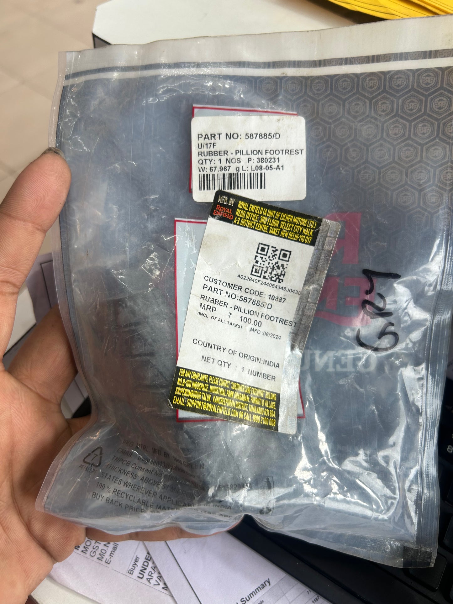 Royal Enfield 587885/D – Pillion Footrest Rubber (OEM) for Himalayan & Scram 411