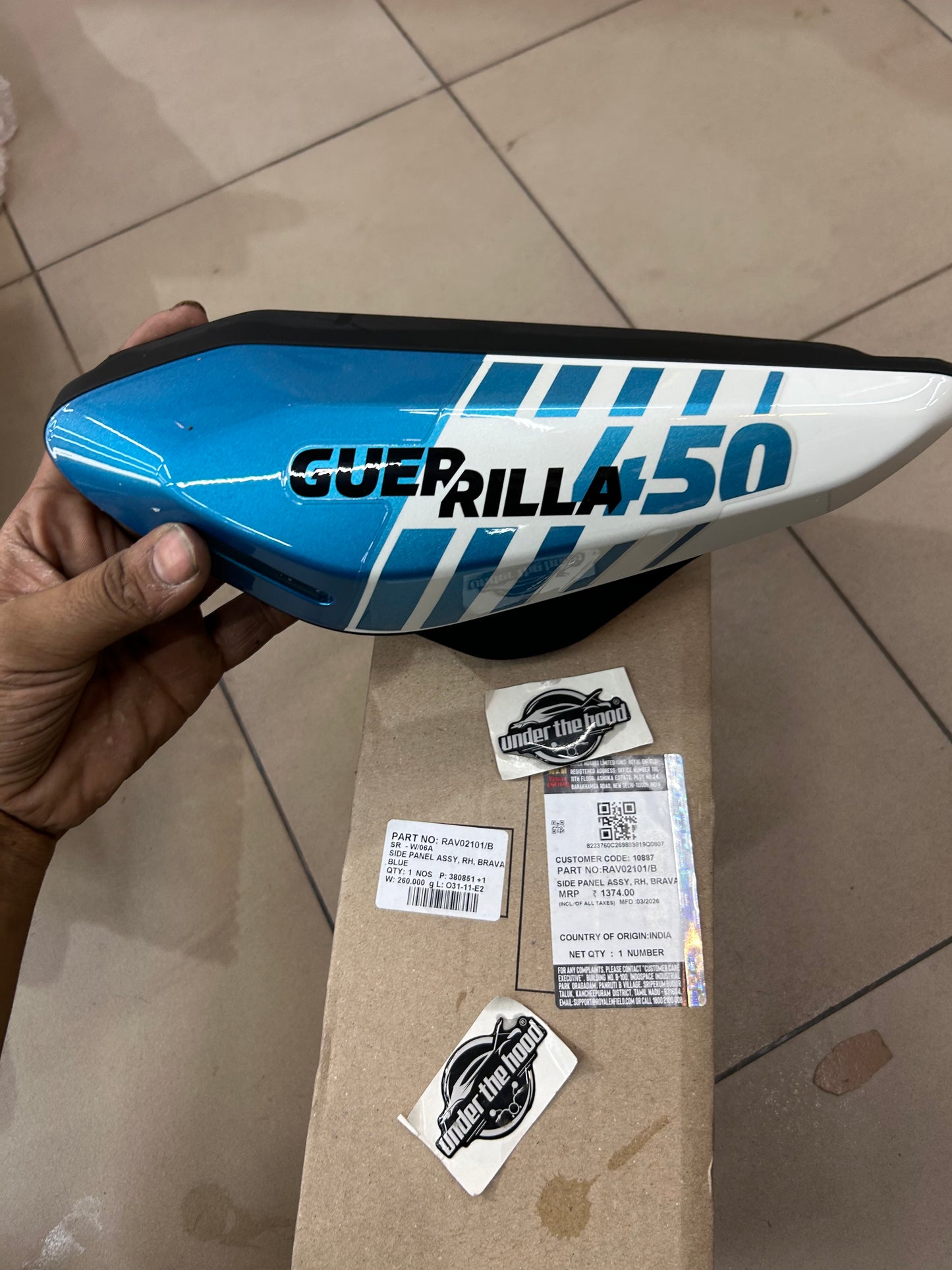 Royal Enfield RAV02101/B – Side Panel Assy, RH, Brava Blue (Brava Blue) for Guerrilla 450 (BS6) – Genuine OEM