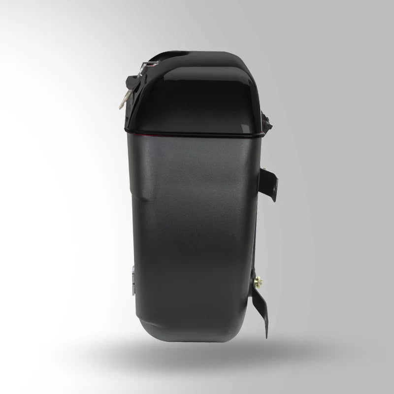 STUDDS Safari Box with universal fitting – black motorcycle top case