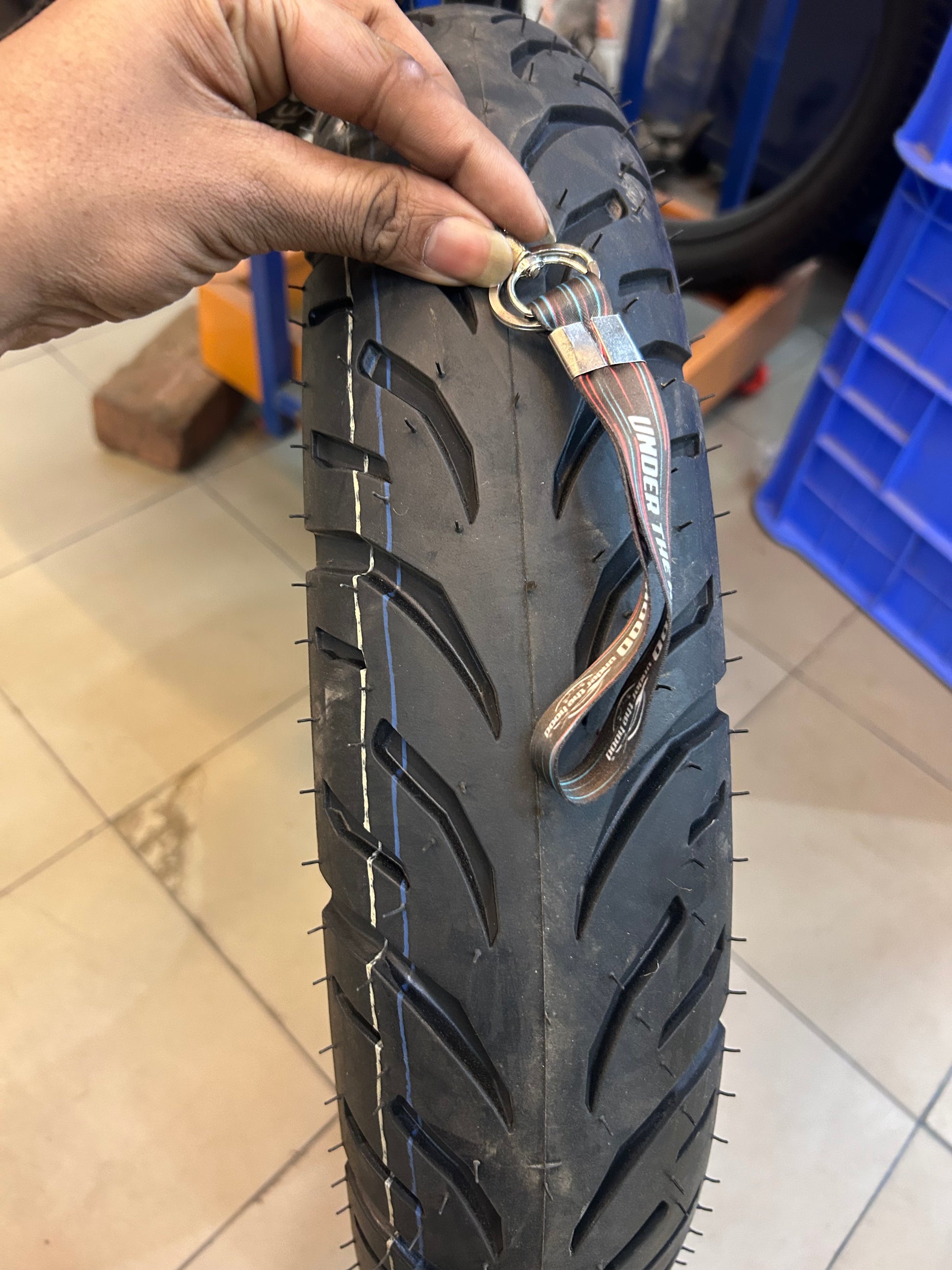 ceat-zoom-plus-110-90-18-tl-61p-rear-tyre
