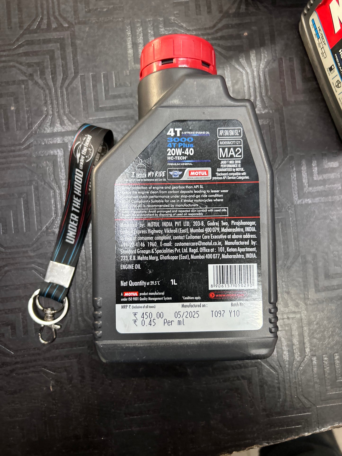 Buy Motul 3000 4T Plus 20W-40 (JASO MA2, API SN) wet-clutch engine oil 900ml. Correct grade = smoother clutch & protection.
