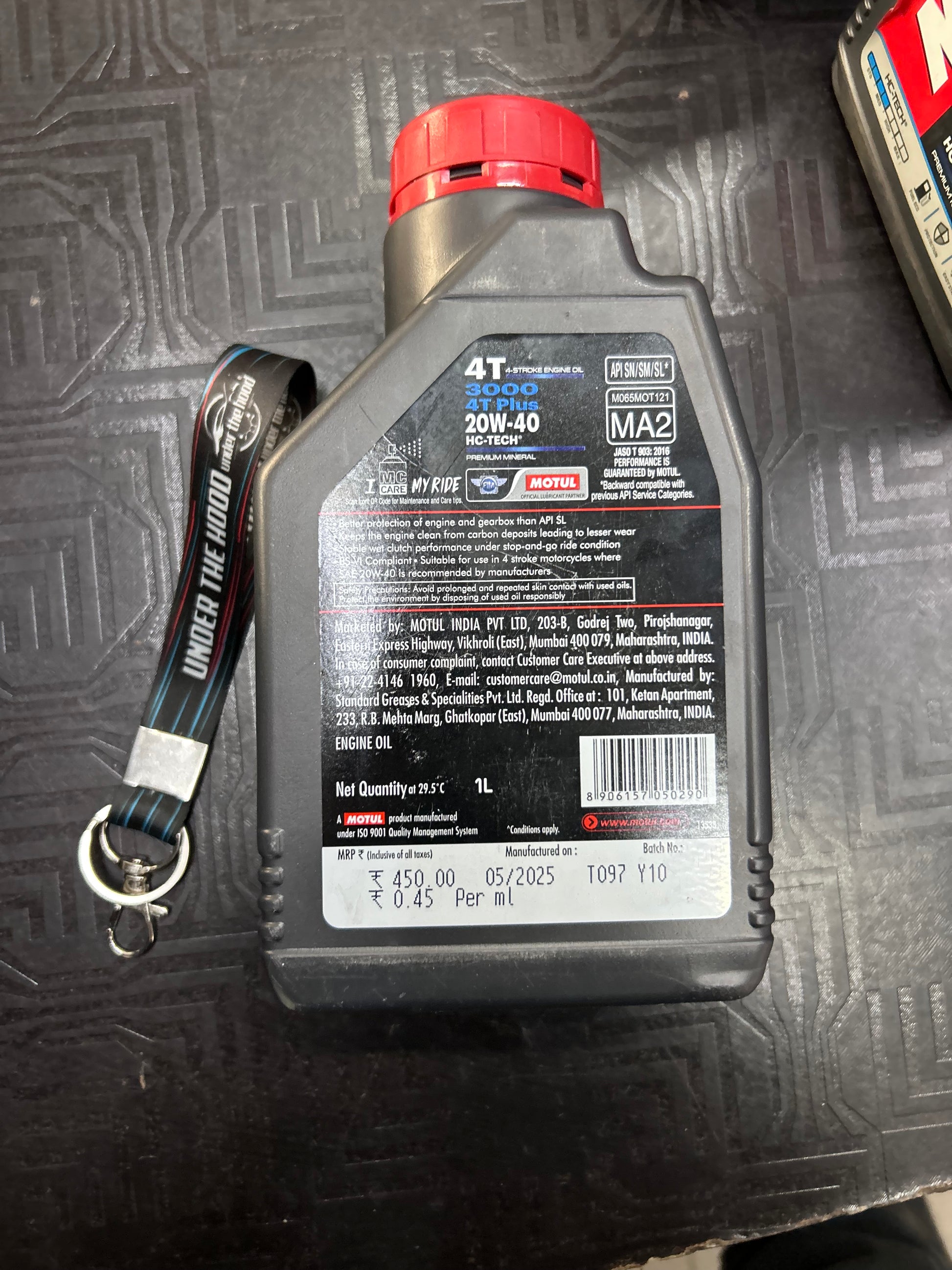 Buy Motul 3000 4T Plus 20W-40 (JASO MA2, API SN) wet-clutch engine oil 900ml. Correct grade = smoother clutch & protection.