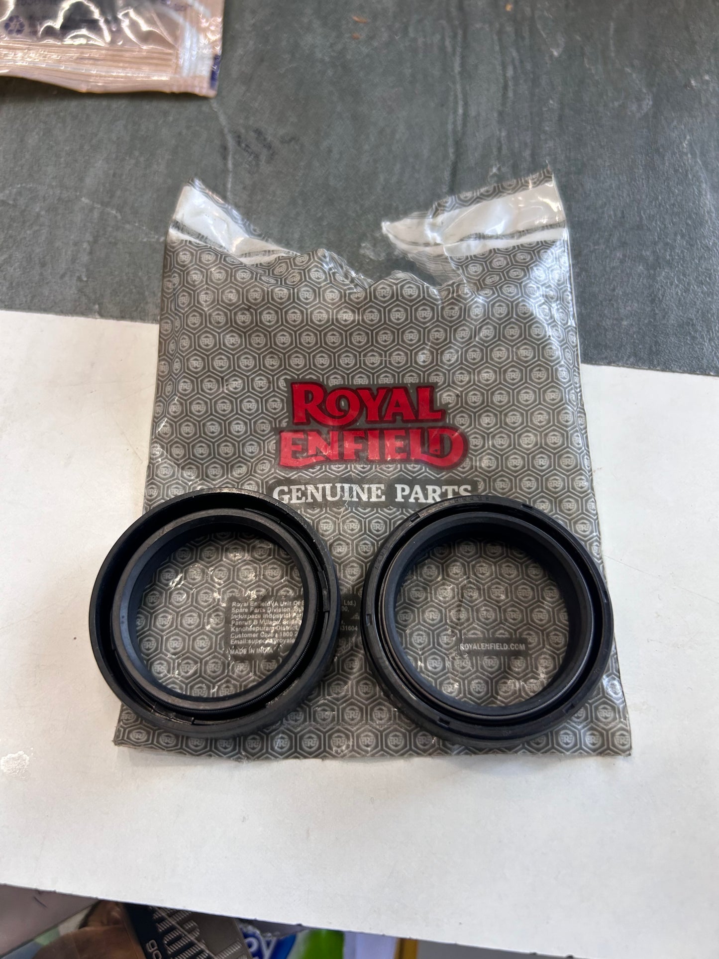Royal Enfield Classic 350 Fork Oil Royal Enfield 147632/A โ Front