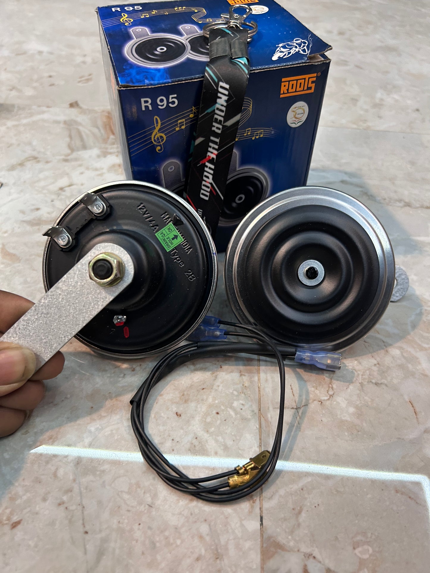 Roots R95 Twin Horn Set – 12V (90/95mm) Universal Fit for Cars & Motorcycles (OEM Quality, High-Performance Sound)