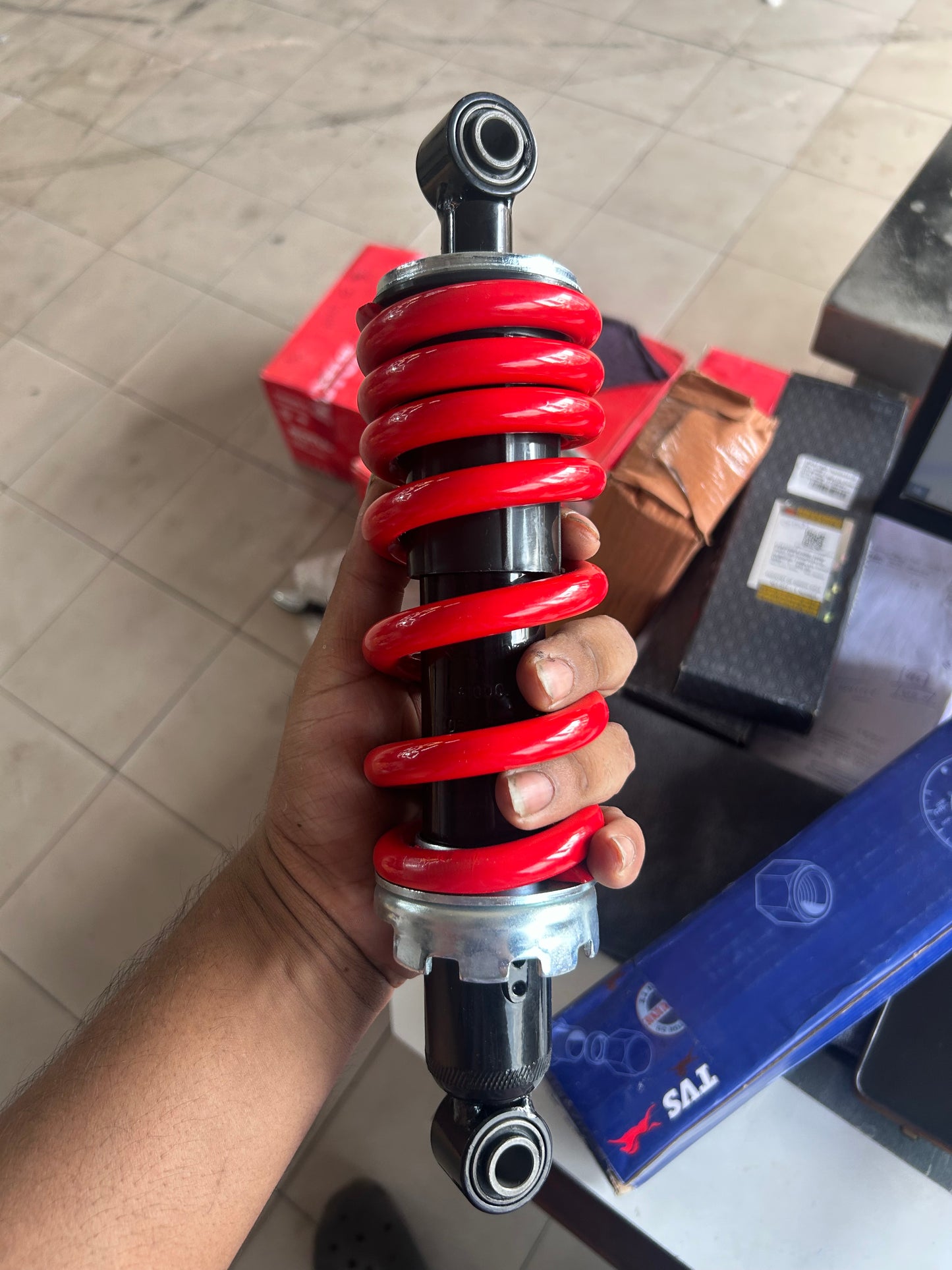 TVS N6090740 – OEM Rear Shock Absorber for Raider 125cc (Genuine TVS Part)