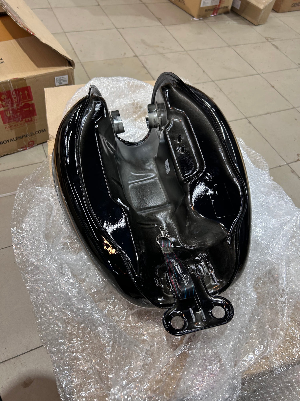 Royal Enfield Bullet 350 UCE ES Disc BS4 Standard Black Fuel Tank with Sticker – 843114