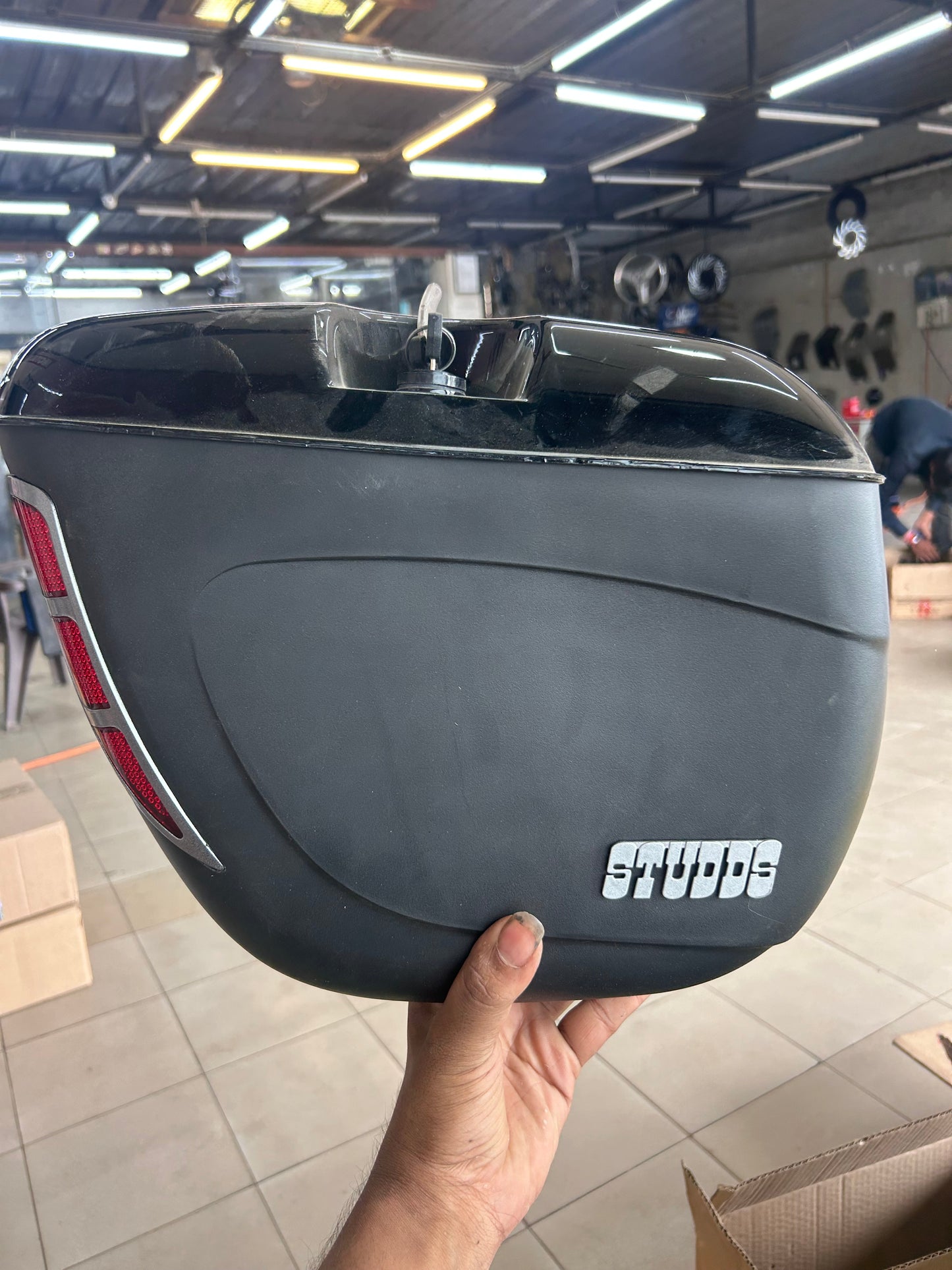 STUDDS SAFARI BOX WITH UNIVERSAL FITMENTS BLACK FITS ALL BIKE