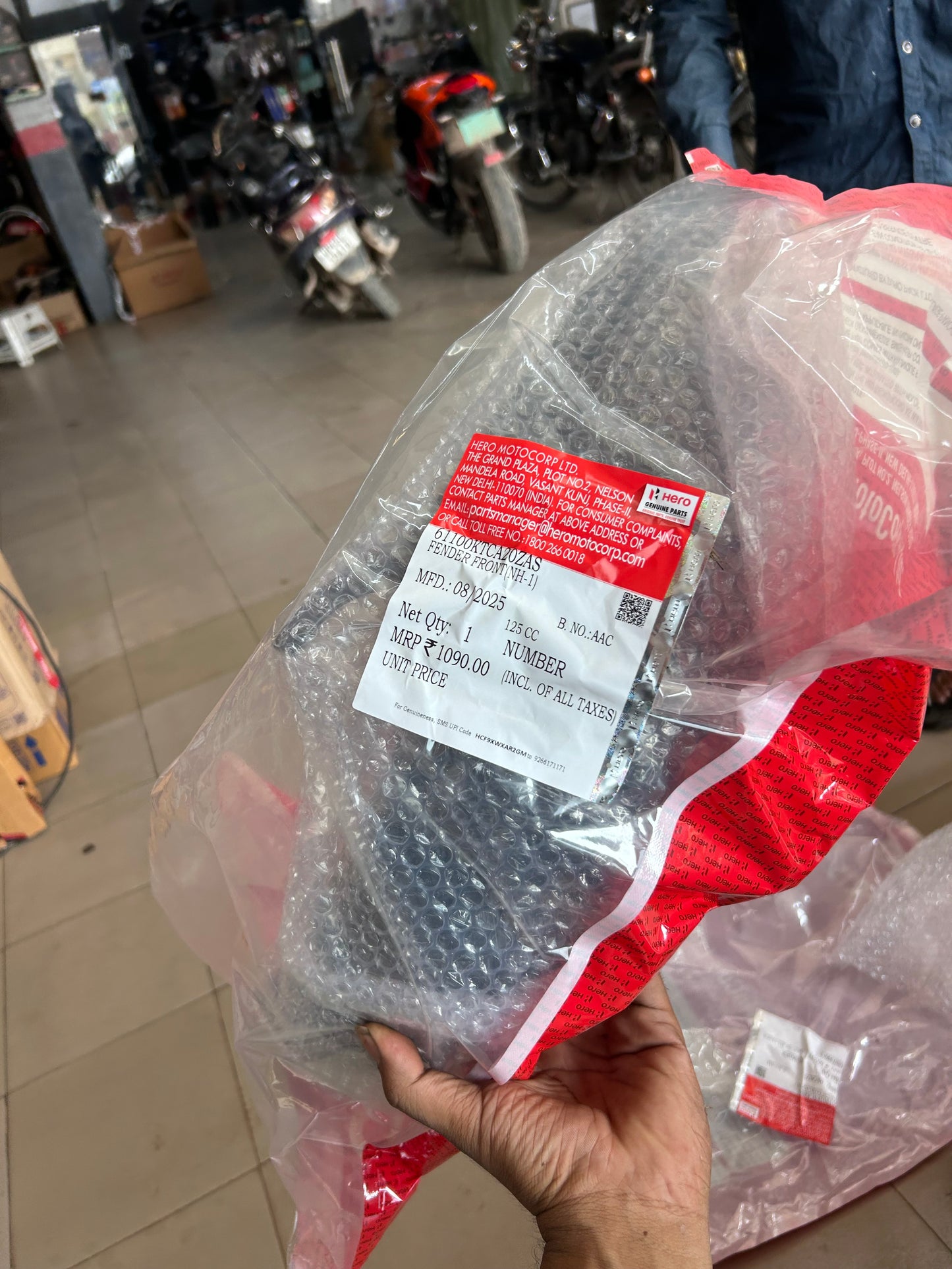 Hero Front Fender / Mudguard – Black (NH-1) | Genuine OEM Part 61100KTCA20ZAS – For Super Splendor & Compatible Models