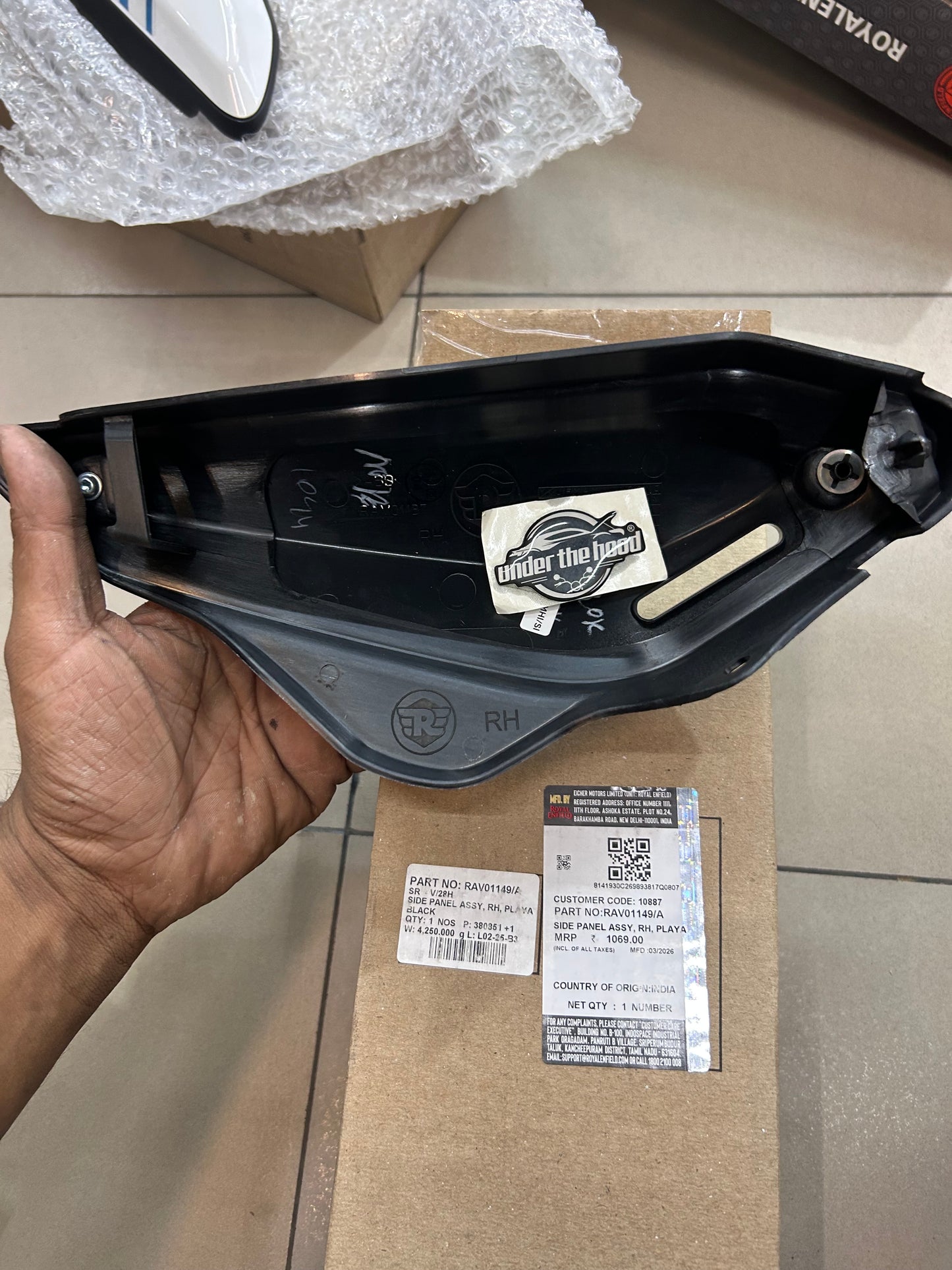 Royal Enfield RAV01149/A – Side Panel Assembly, RH, Playa Black (Playa Black) for Guerrilla 450 – Verify by EPC/VIN – Genuine OEM