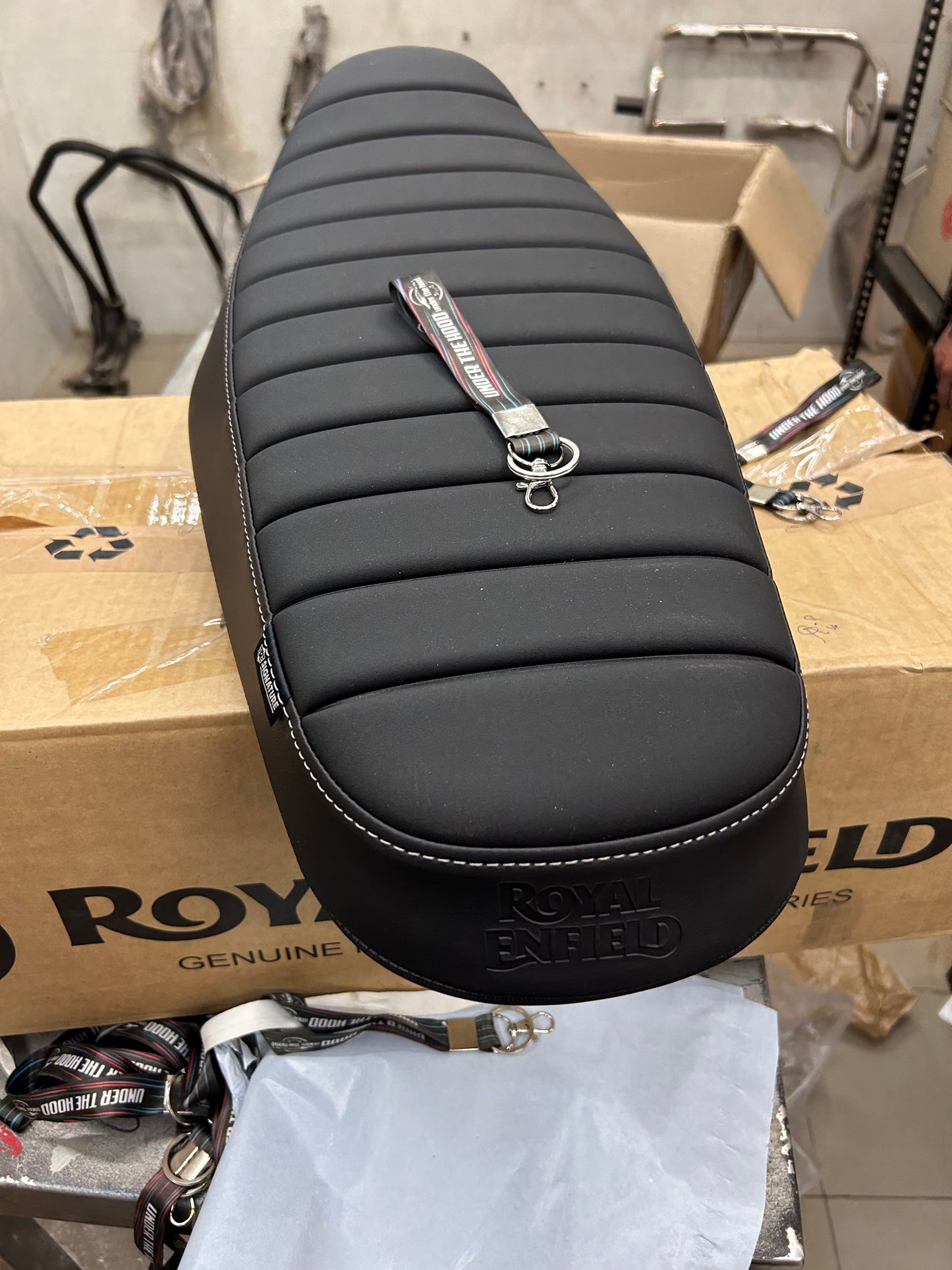 Royal Enfield Black Signature Bench Seat KXA00139 — OEM Retro-Style Seat for Hunter 350