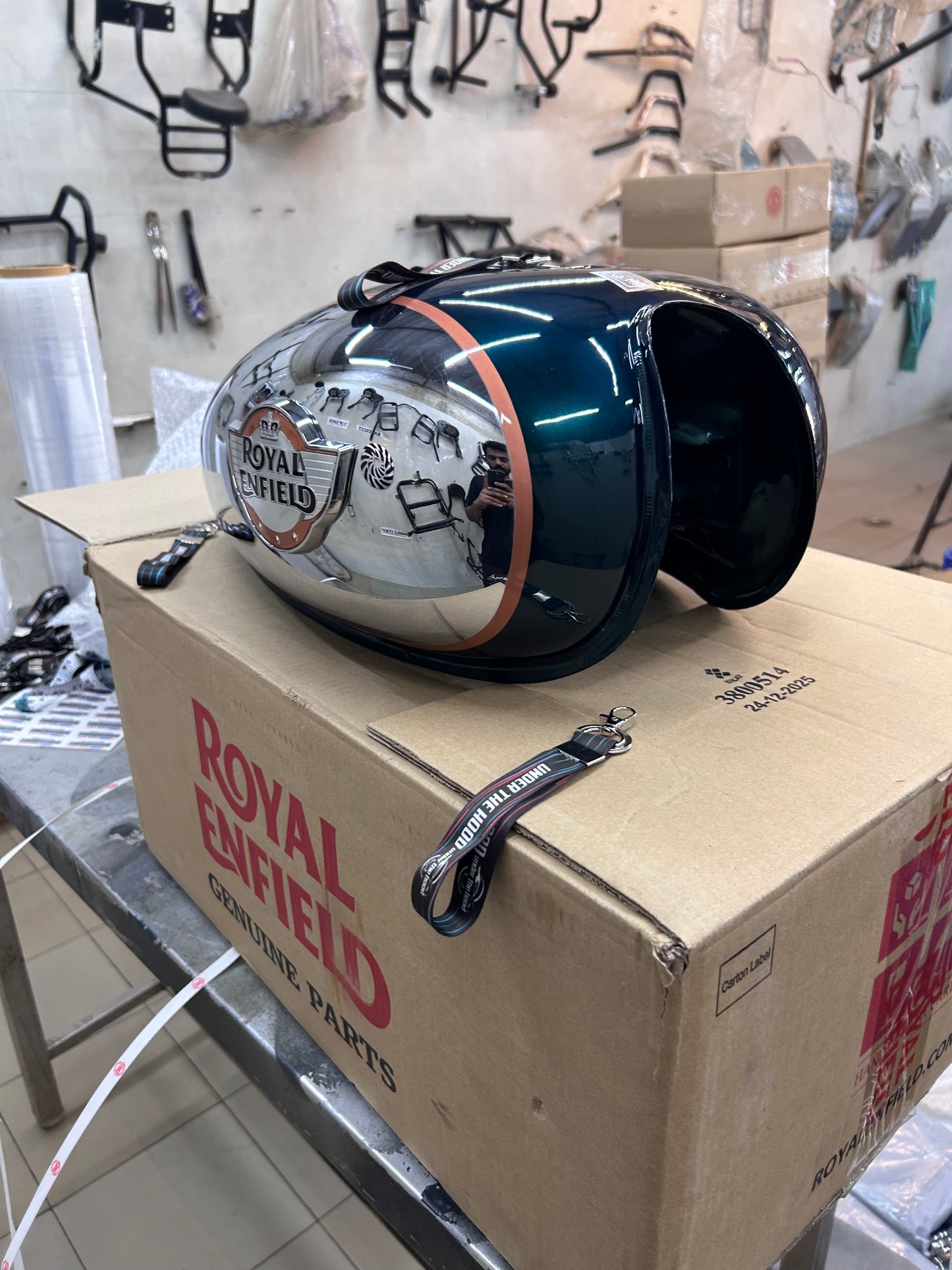 Fuel Tank Assembly with Sticker (Emerald Green) for All New Classic 350 (J-Series, BS6) – RAK02319/A