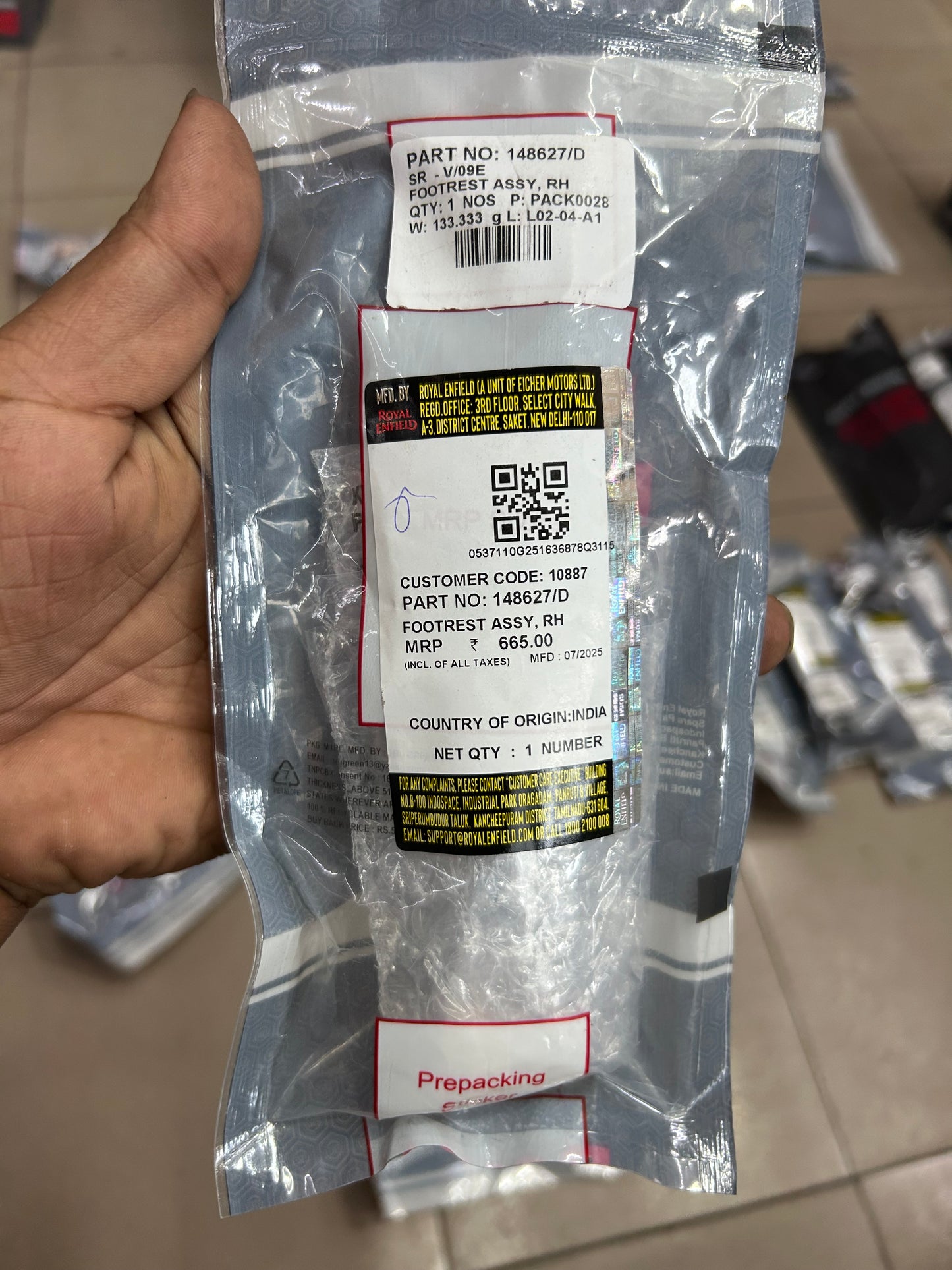 Royal Enfield 148627/D – Footrest Assembly RH (Right Side) – Genuine for Interceptor 650 & GT 650