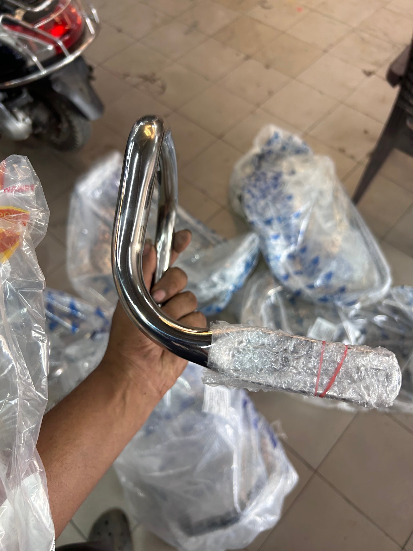 BS Auto Seat Handle Pipe for Royal Enfield Classic 350 Standard UCE – Chrome & Black (304 Stainless Steel)