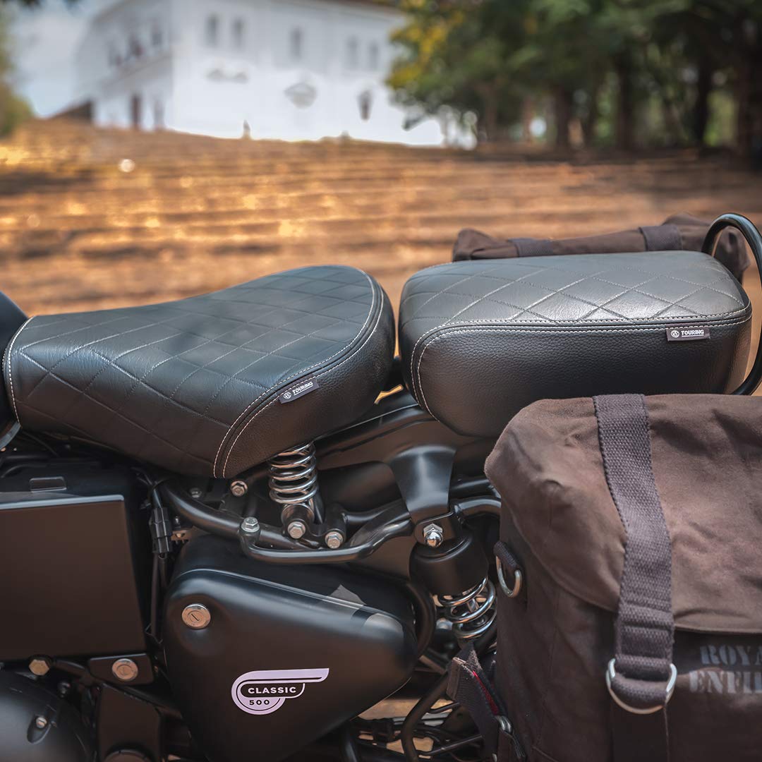 Close-up: grippy cover on 1990607 touring pillion seat
