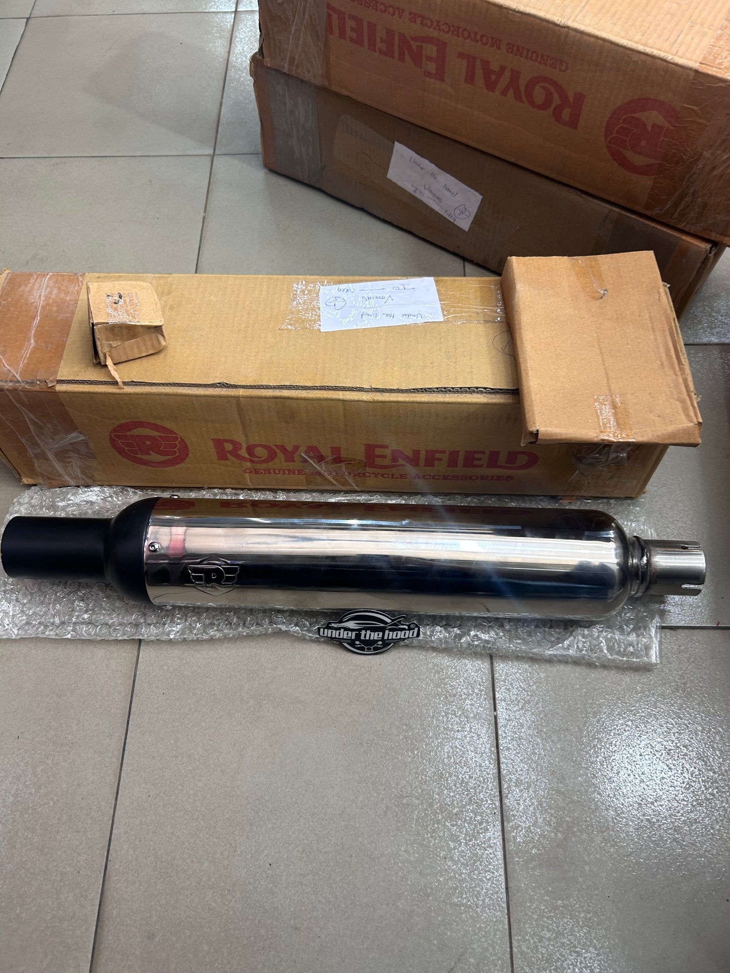 Royal Enfield Classic 350 with 1990713 silver & black peashooter silencer