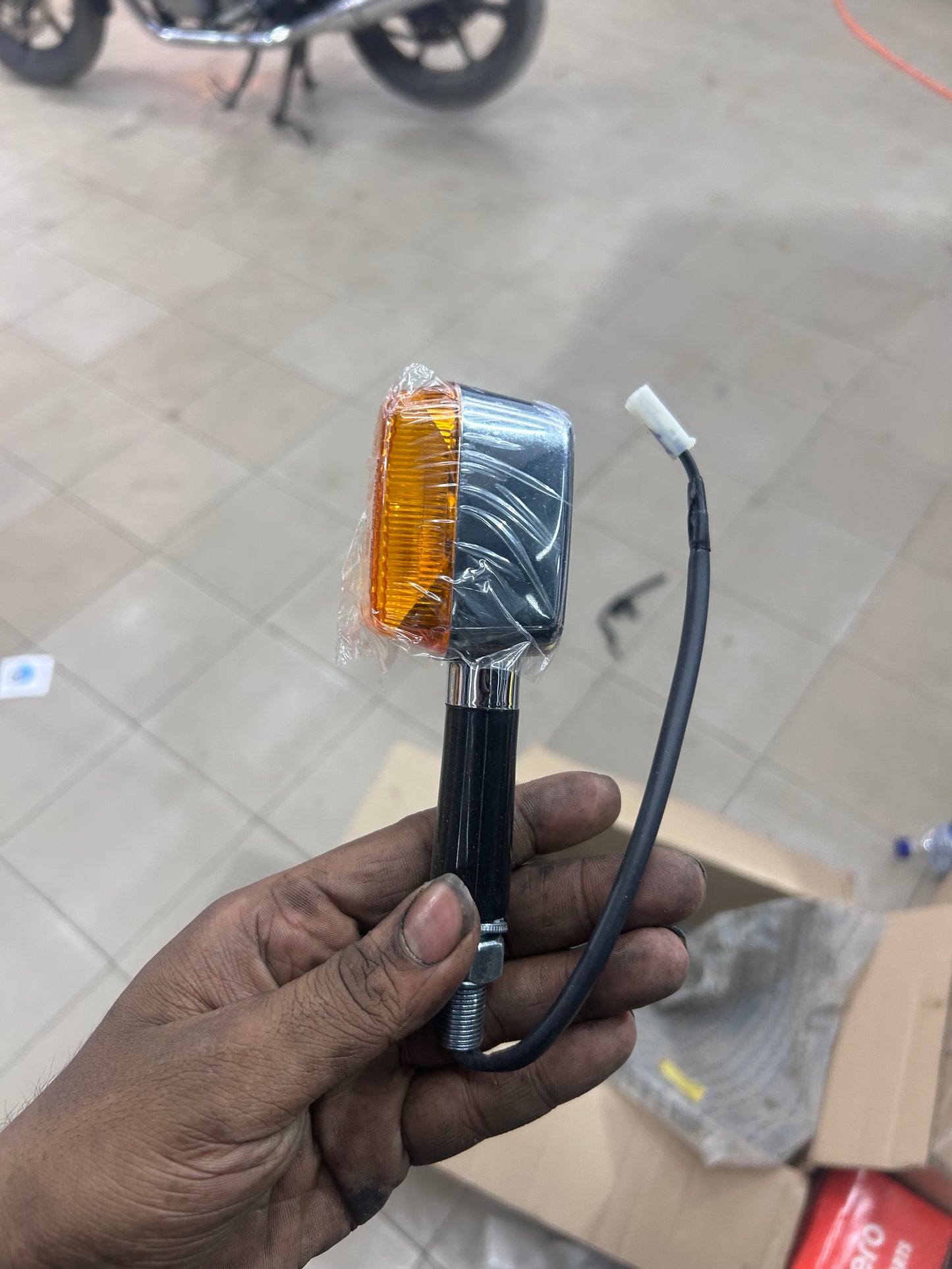 Royal Enfield Interceptor GT 650 Trafficator Assembly with Bulb – 148486