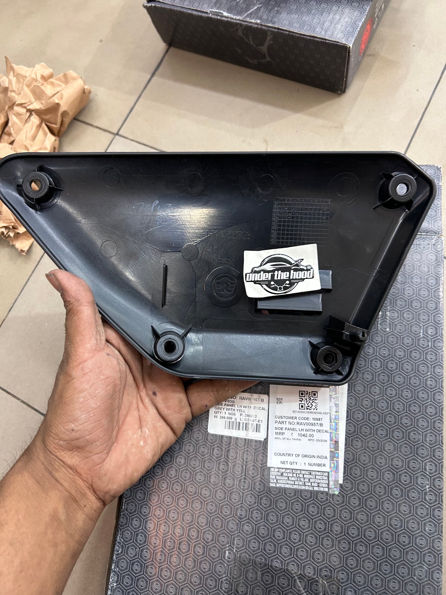 Royal Enfield RAV00957/B - Side Panel LH with Decal - Grey with Yellow for Scram 411 (Graphite Yellow) - OEM