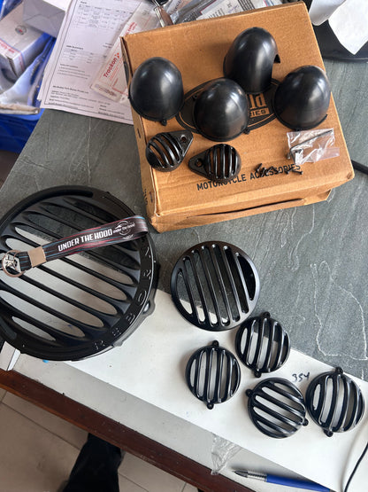 H/L Grill Set for Classic 350 Reborn/New Standard. Choose LED or Halogen indicator variant. Black finish + hardware included