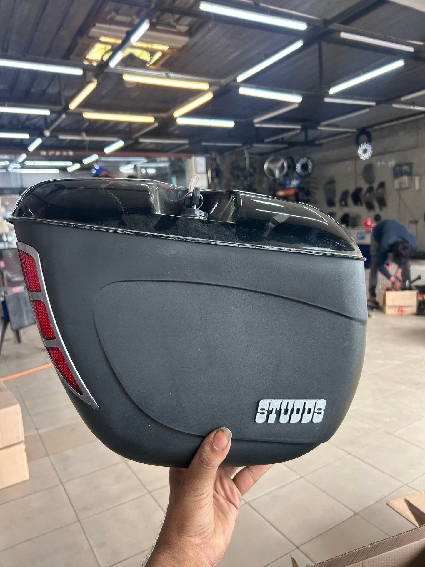 STUDDS SAFARI BOX WITH UNIVERSAL FITMENTS BLACK FITS ALL BIKE