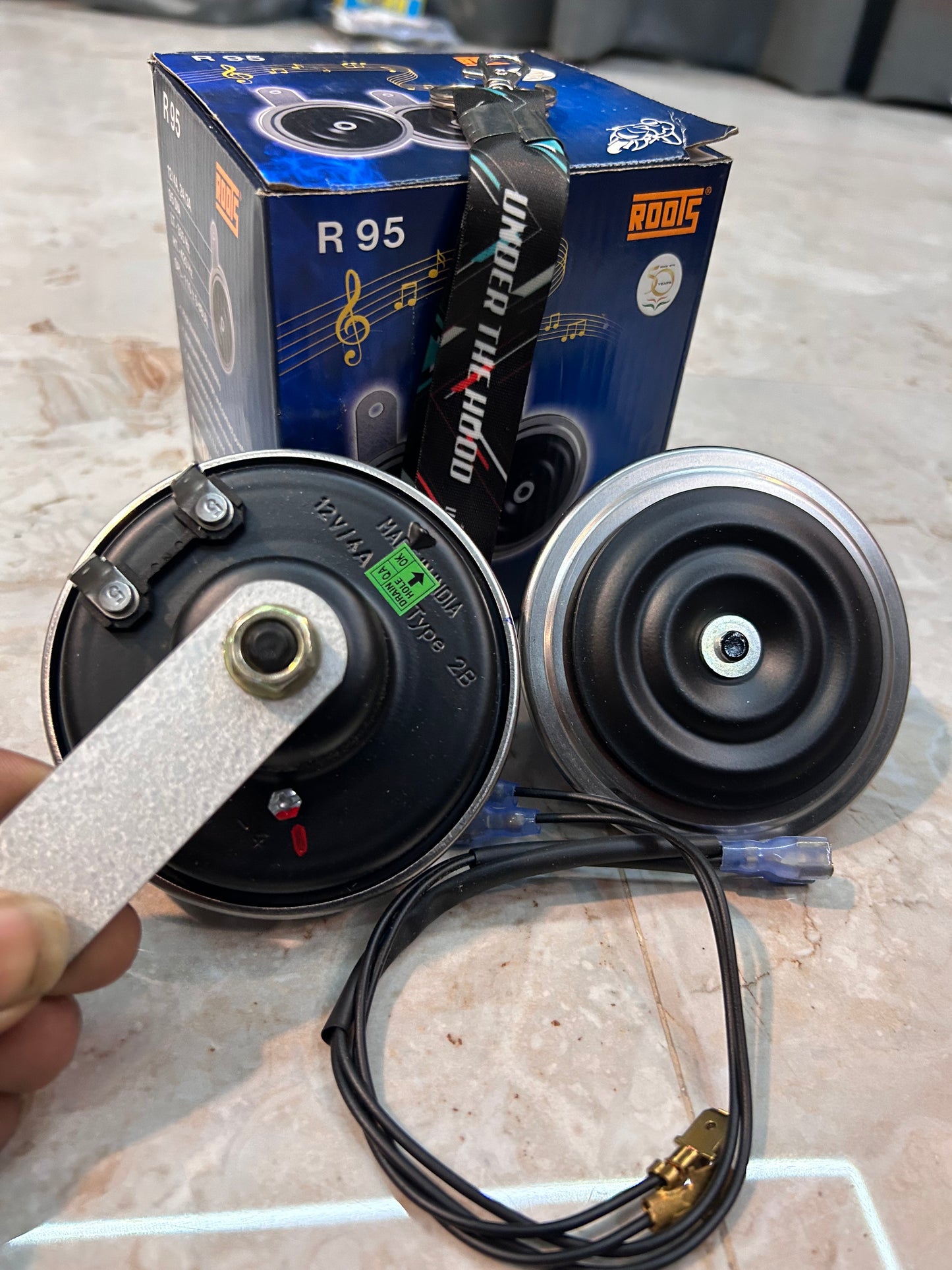 Roots R95 Twin Horn Set – 12V (90/95mm) Universal Fit for Cars & Motorcycles (OEM Quality, High-Performance Sound)