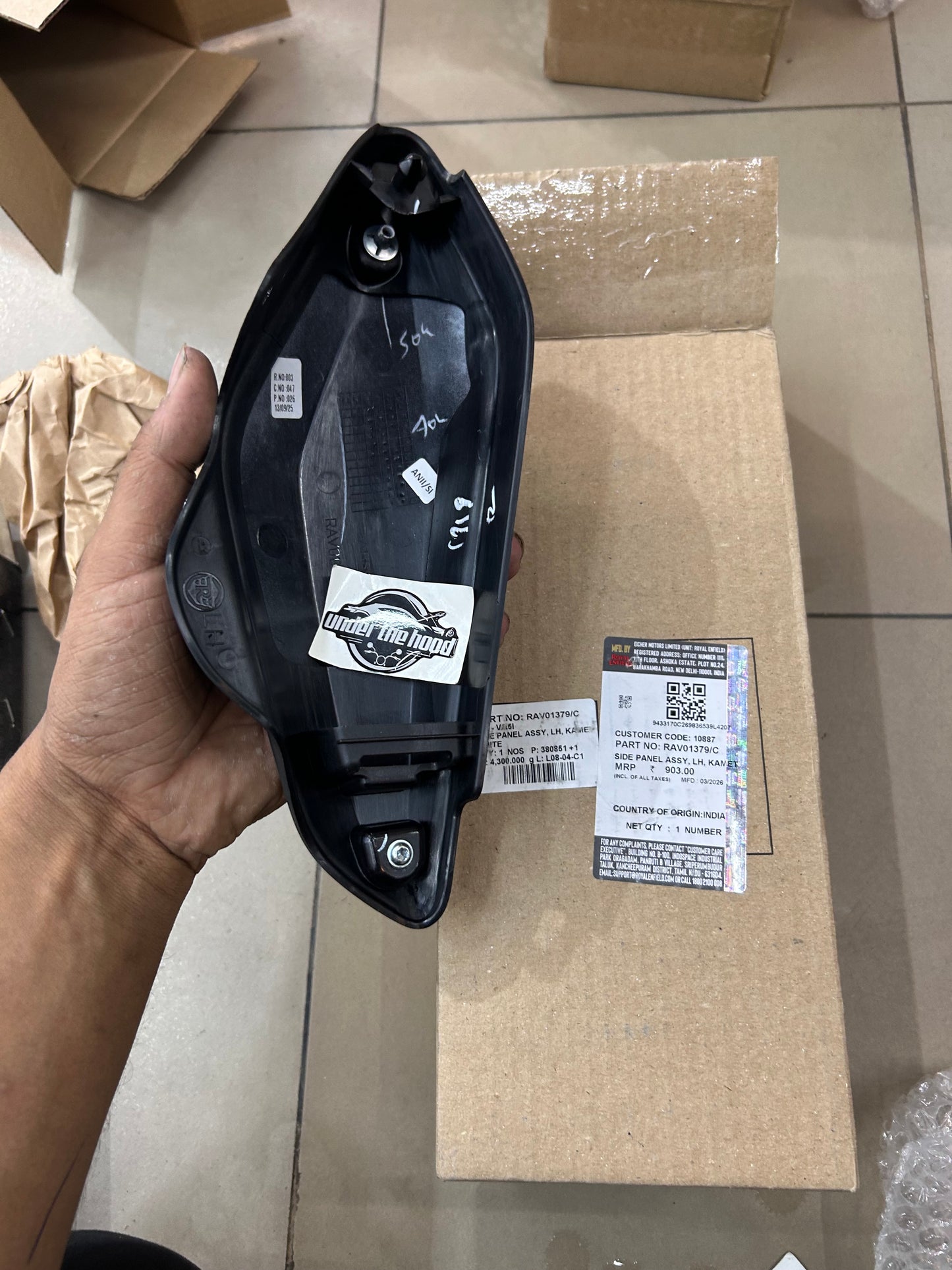 Royal Enfield RAV01379 - Side Panel Assembly (LH) - Kamet White - Himalayan 450