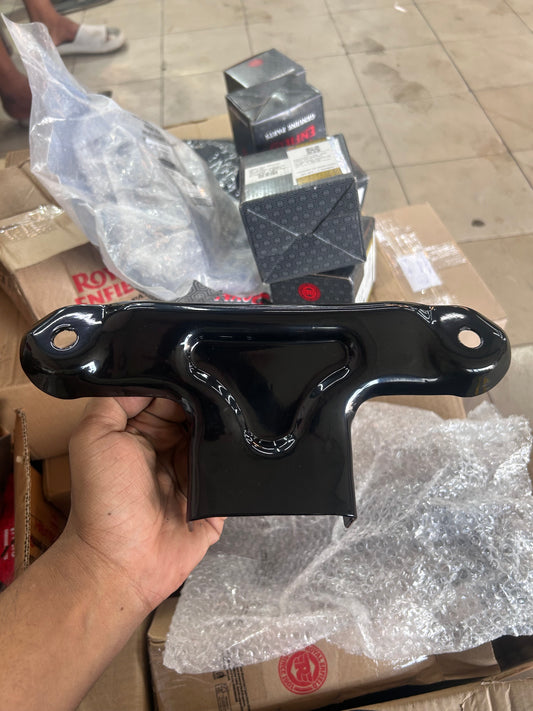 Royal Enfield 1100195/E – Seat Mounting Bracket (Black) for Classic 350 J SERIES BS6