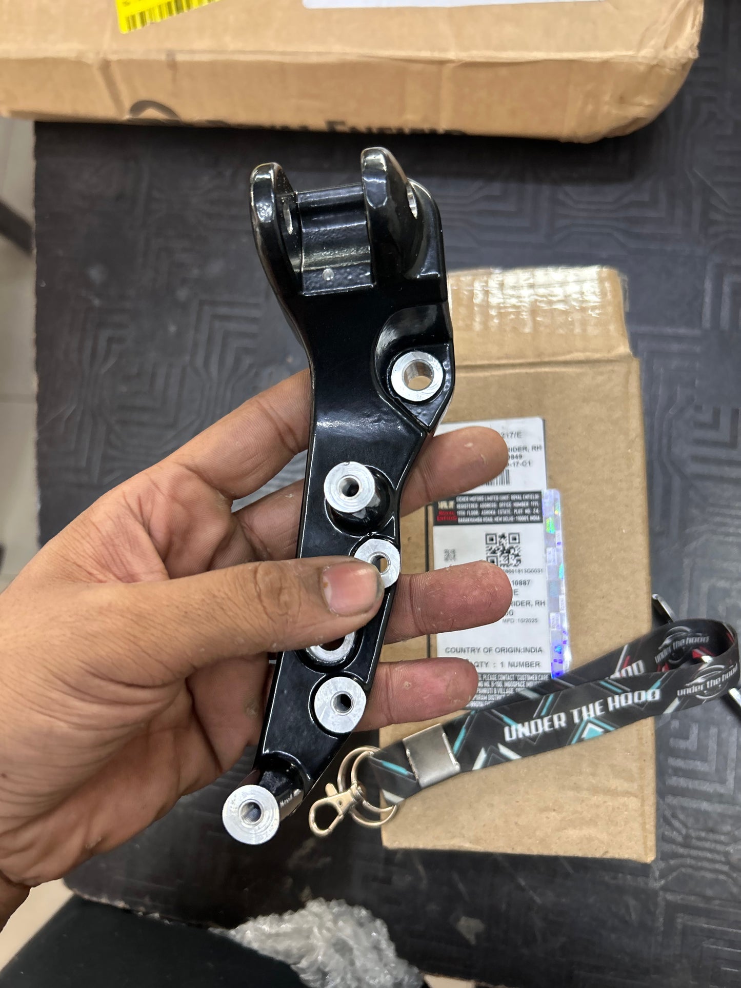 Royal Enfield 148217/E – Control Plate, Rider RH (OEM Genuine for Continental GT 650)