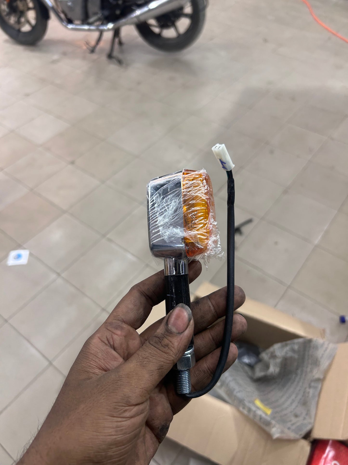 Royal Enfield Interceptor GT 650 Trafficator Assembly with Bulb – 148486