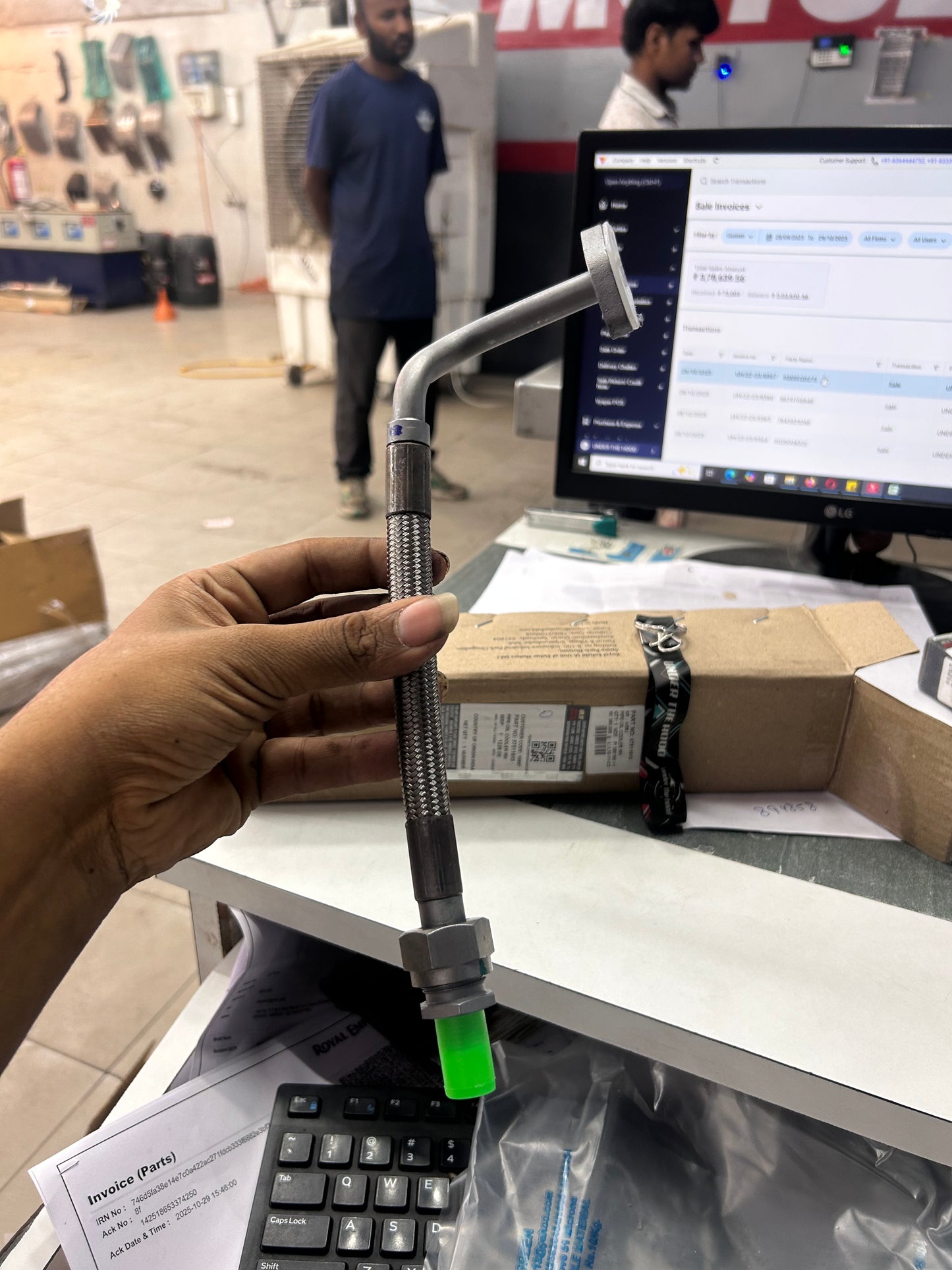 Royal Enfield Oil Cooler Pipe – Right (575116/C) for Interceptor 650 & Continental GT 650