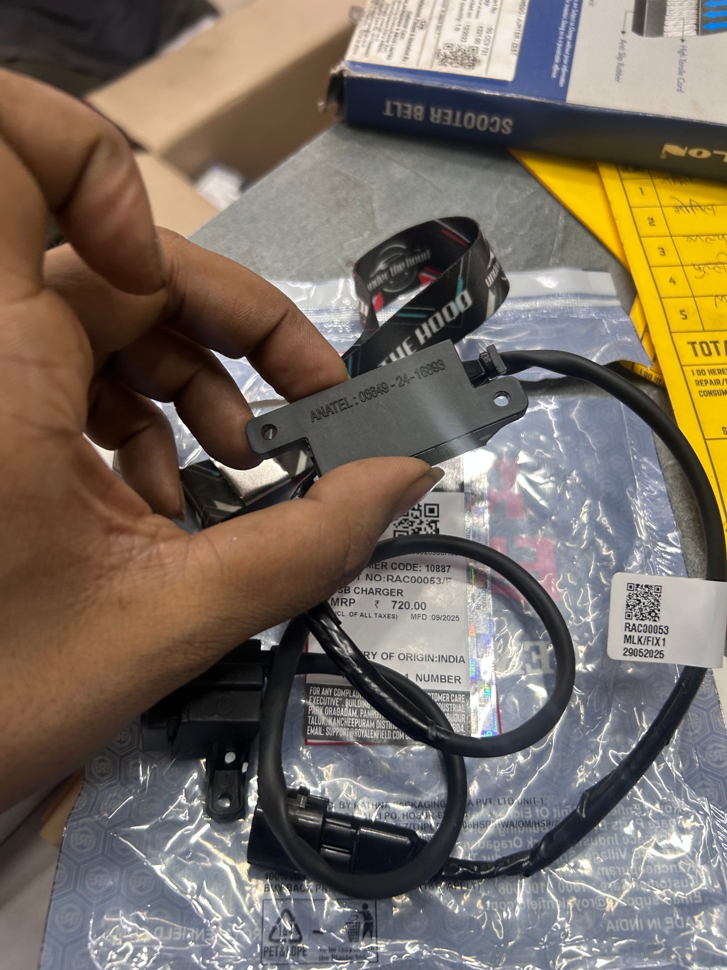 Royal Enfield RAC00053/F – OEM USB Charger (Handlebar) for Classic 350 Reborn, Meteor, Bullet 350, Hunter 350 J-Series & Retrofit Upgrade for Older Models