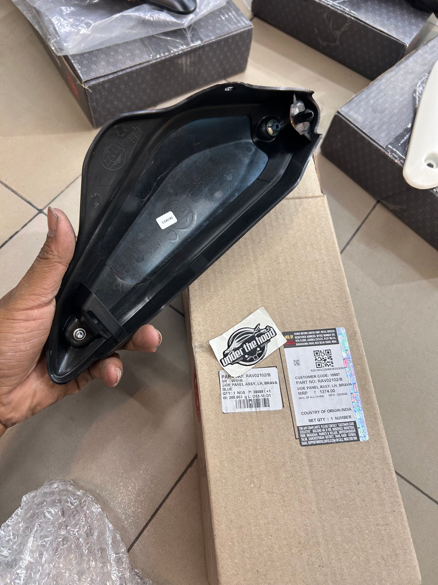 Royal Enfield RAV02102/B – Side Panel Assy, LH, Brava Blue (Brava Blue) for Guerrilla 450 (BS6) – Genuine OEM