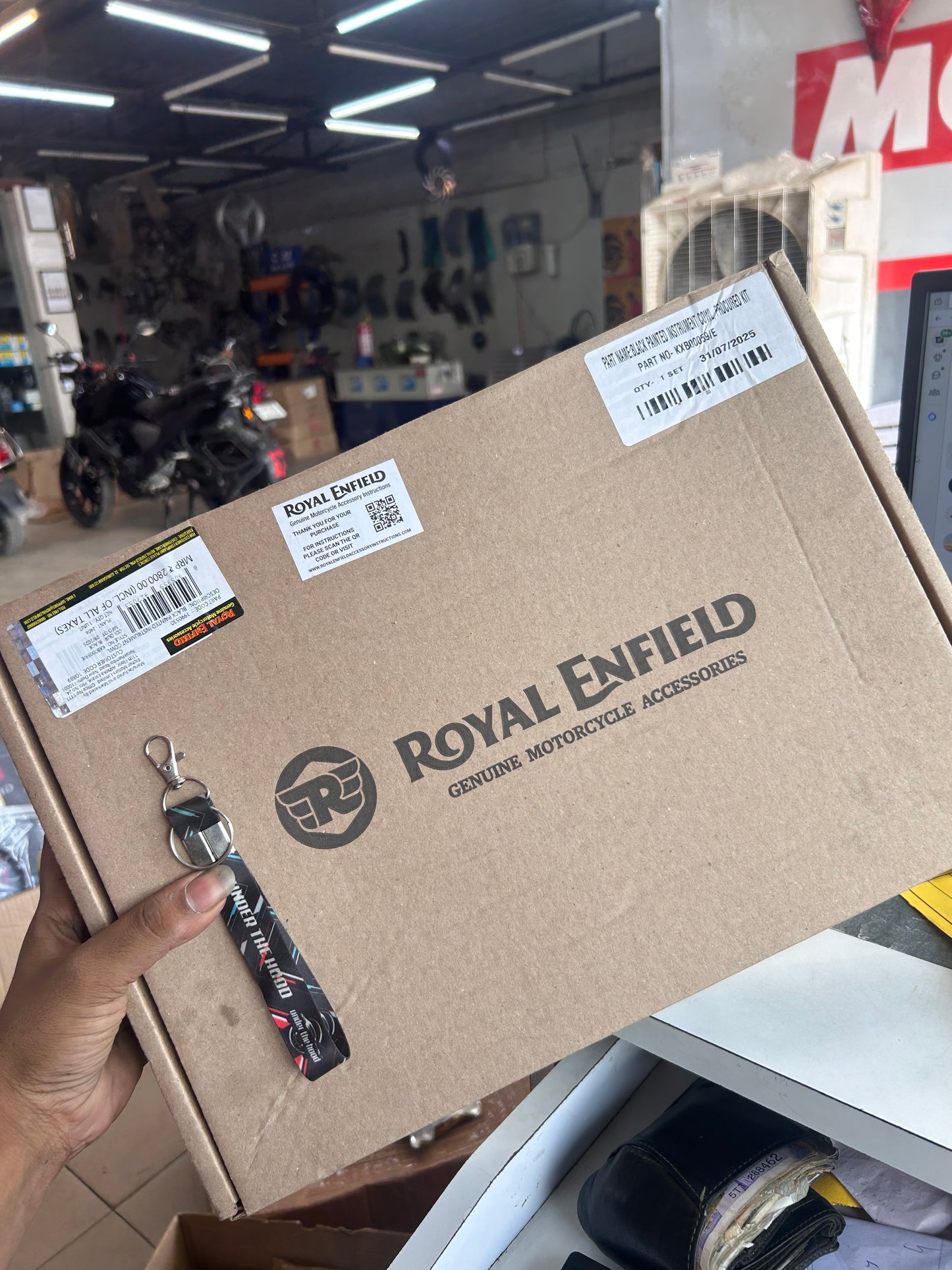 Royal Enfield 1990530 Black Painted Instrument Cowl — OEM Windshield / Flyscreen for Bear 650
