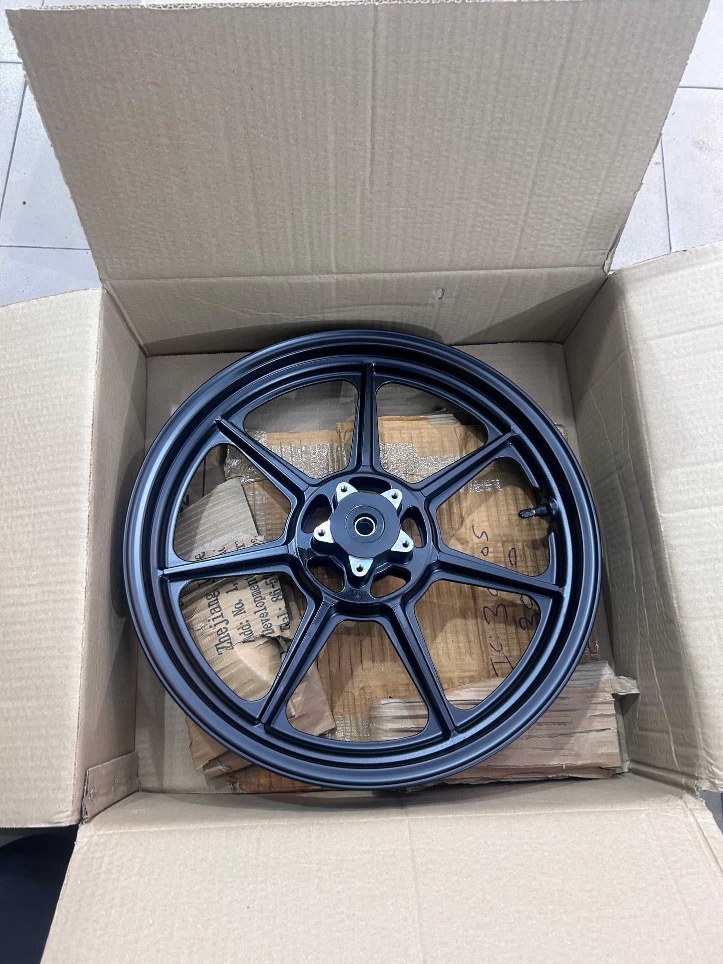 GT 650 & INTERCEPTOR 650 – ORIGINAL ALLOYS GT 650 ALLOY WHEEL Set Of Two Front & Rear