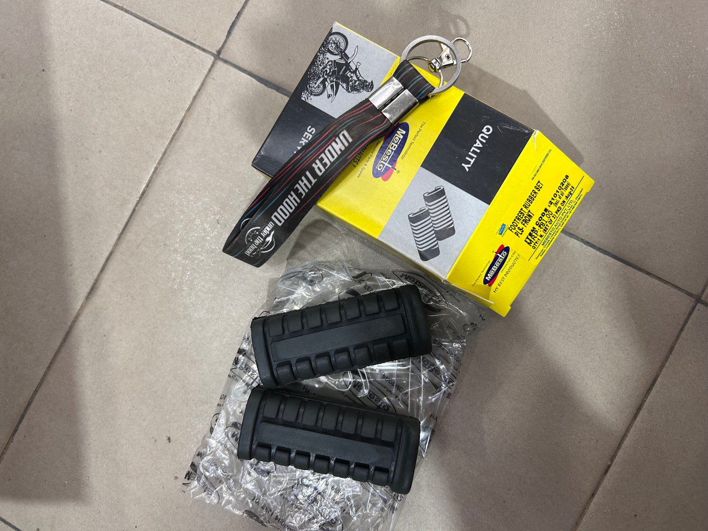 MeBesto 121010208 Front Footrest Rubber Set for Bajaj Pulsar 125 BS6
