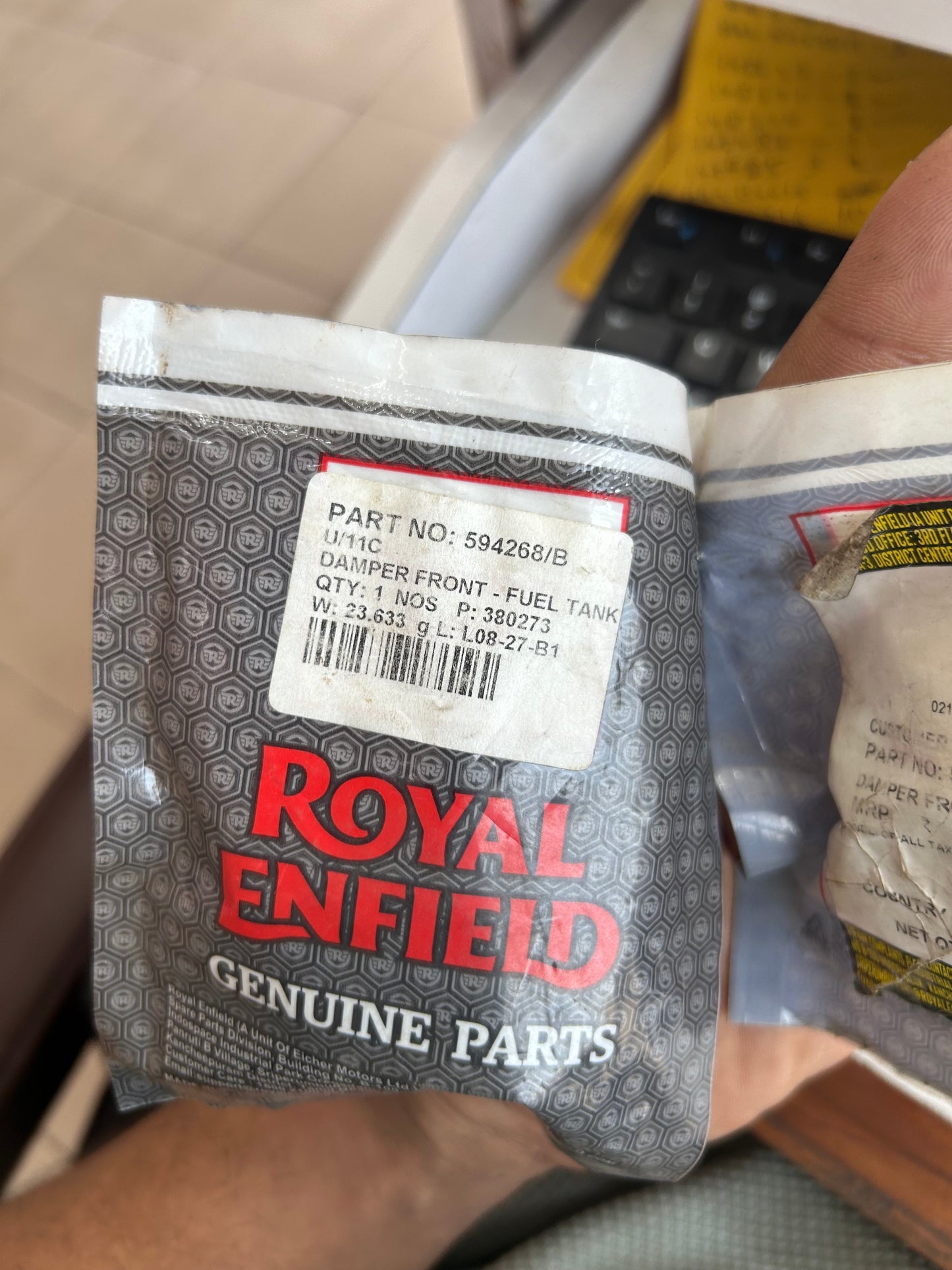 Royal Enfield 594268/B – Front Fuel Tank Damper for Bullet, Classic, Thunderbird, Himalayan