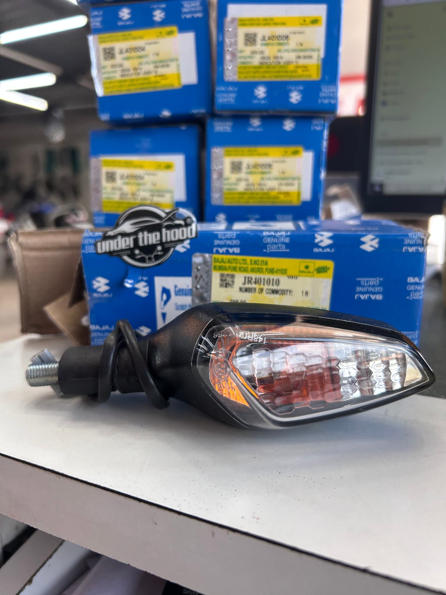 Bajaj Pulsar N160 Indicator Front Right (RH) – JR401010 | OEM Turn Signal Assembly