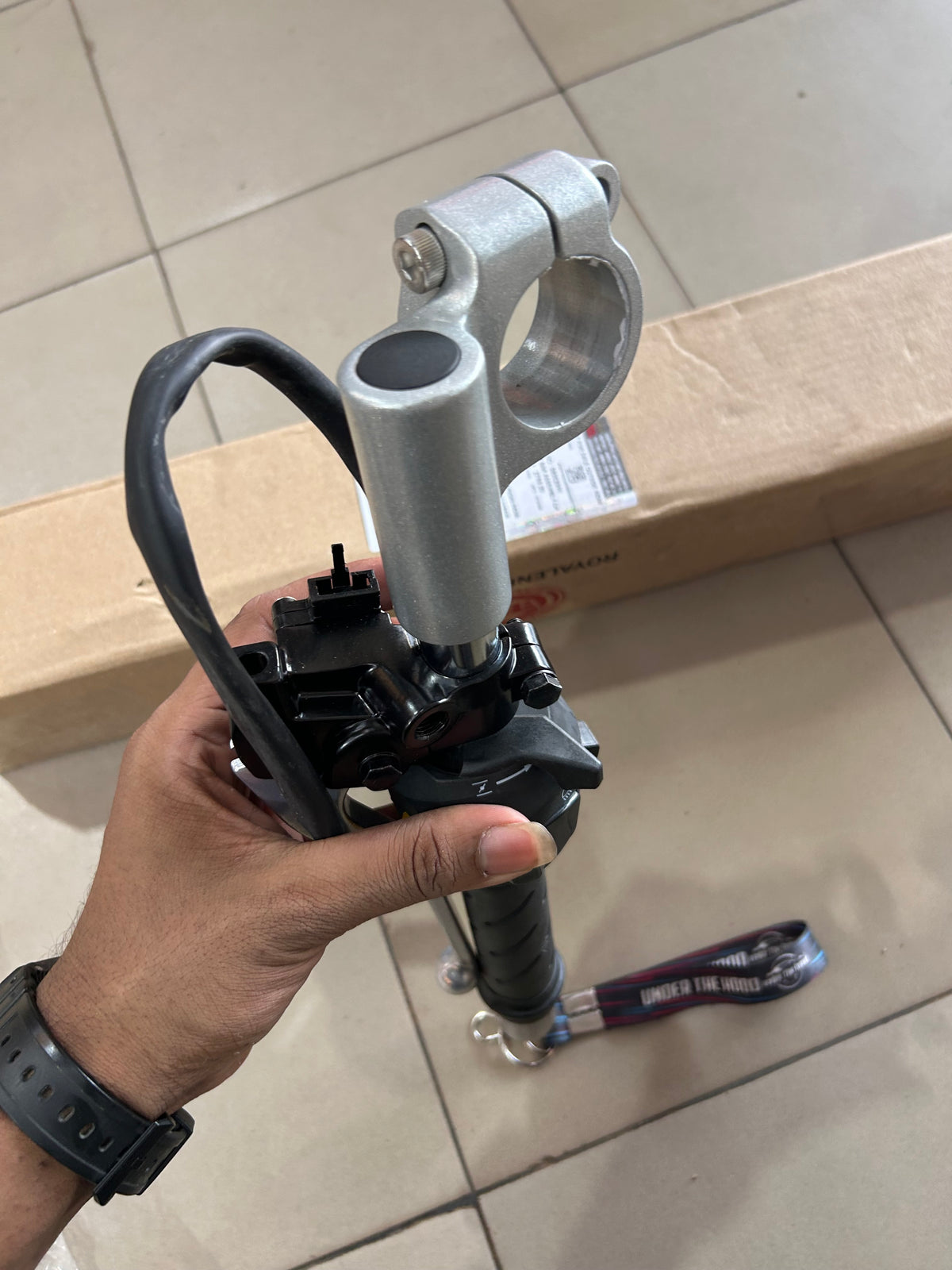 Royal Enfield Continental GT 535 Left Clip-On Handlebar Assembly with Switchgear & Clutch Lever – 585029/H