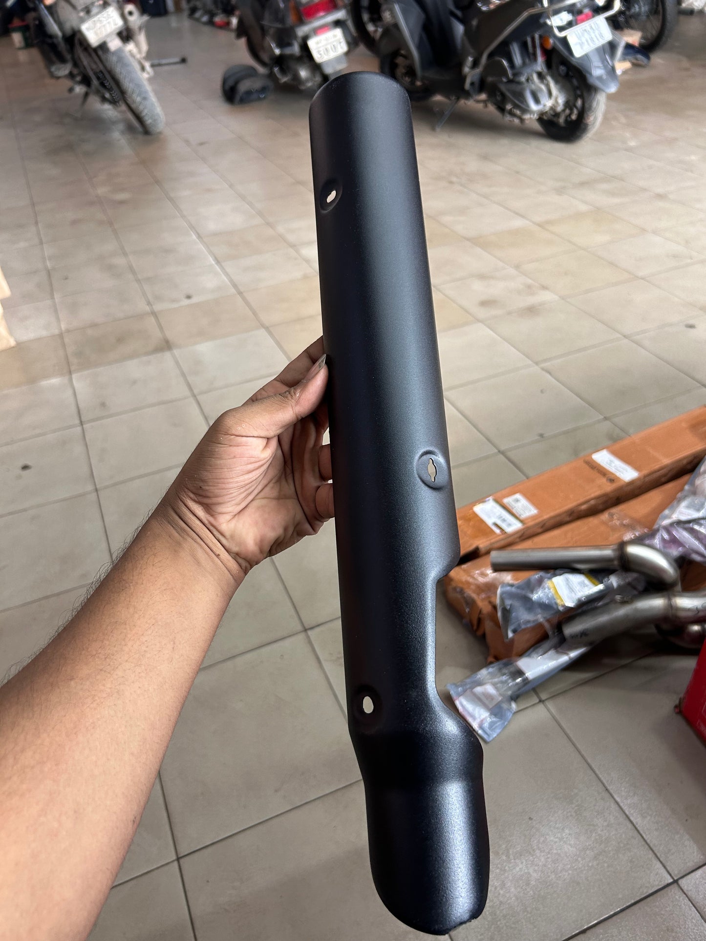 Royal Enfield RLX00493/E – Exhaust Pipe Guard (CED Black) | OEM for New Bullet 350 & Classic 350 Reborn (J-Series)