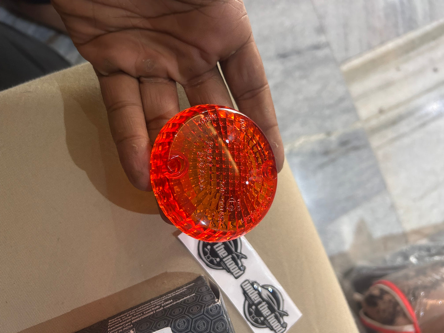 582648/A – Indicator Lens (Amber) for Royal Enfield Bullet 350 UCE, Classic 350 UCE, Classic 500 EFI/UCE, Electra 350 UCE, Standard 350 – Genuine OEM “Trafficator” Lens