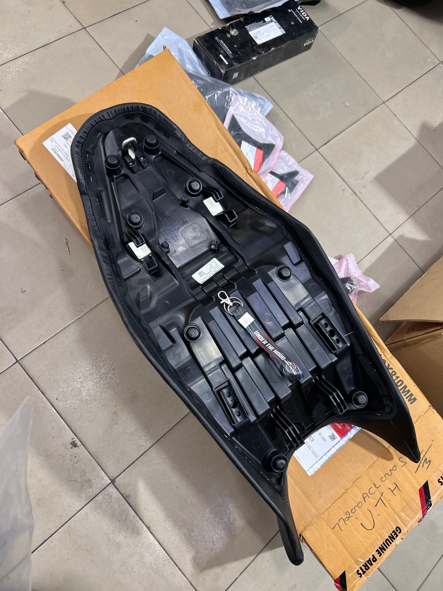 Hero Xtreme 125R One-Piece Double Seat Assembly | 77200ACL000S