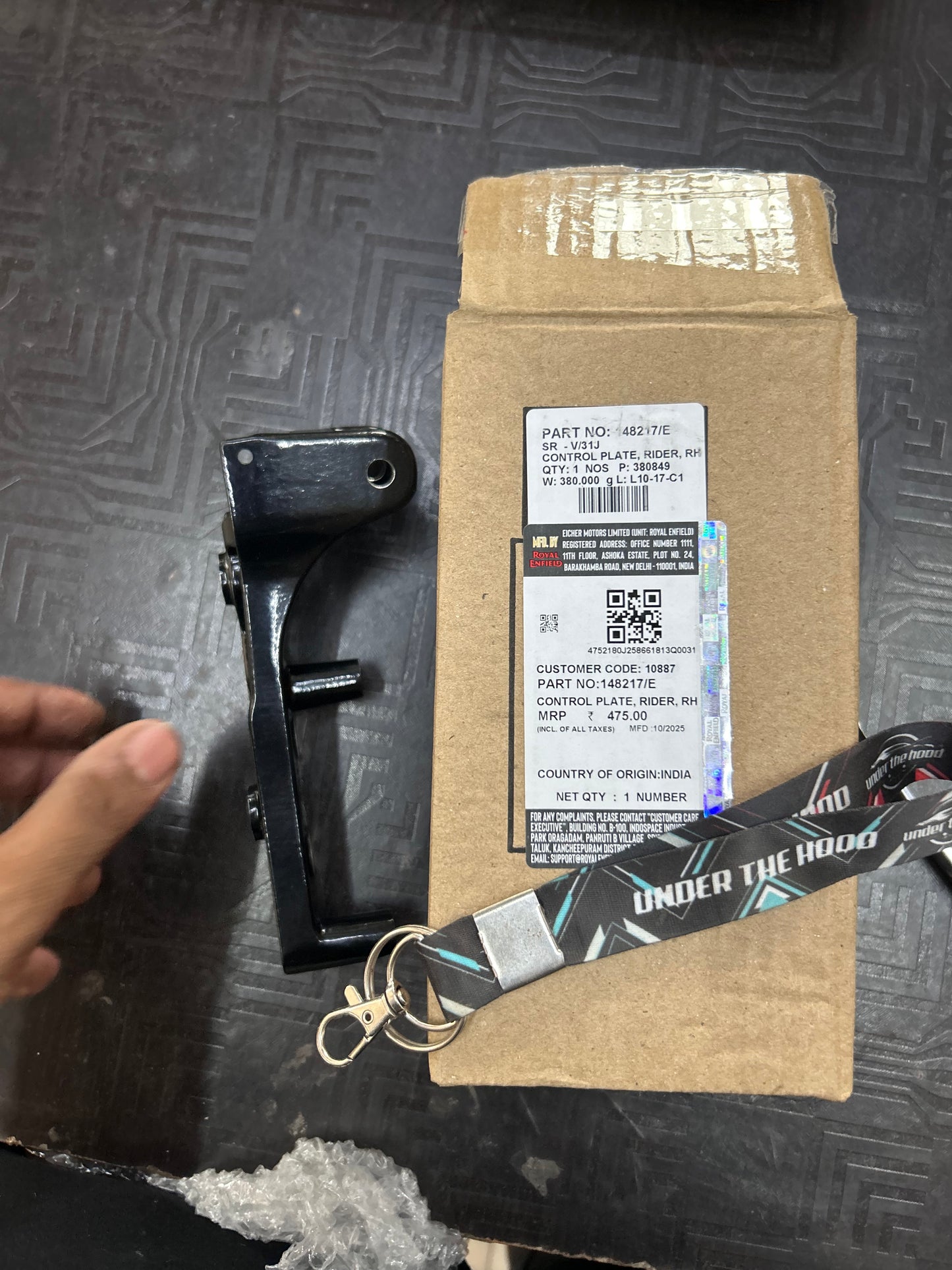 Royal Enfield 148217/E – Control Plate, Rider RH (OEM Genuine for Continental GT 650)