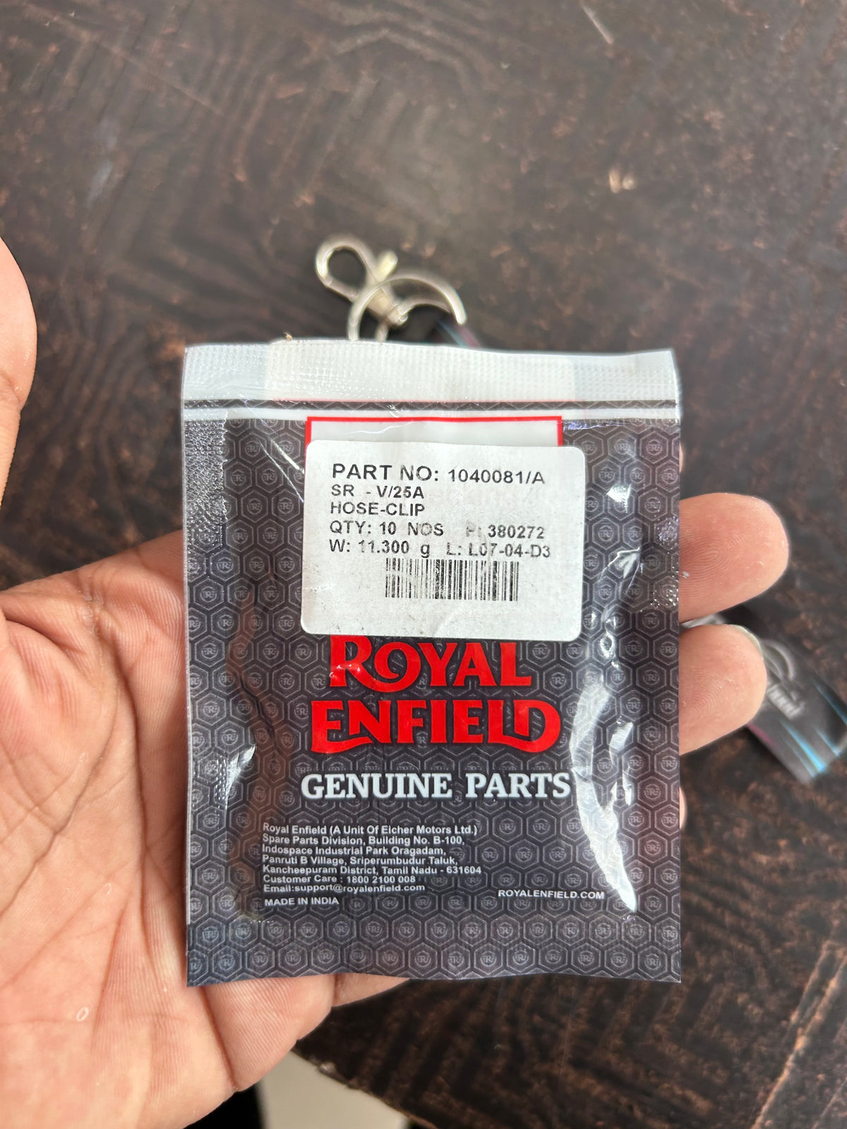 Royal Enfield 1040081/A – Hose Clip for Himalayan 411 BS4 (EVAP & Fuel/Vacuum Hoses) – Genuine OEM