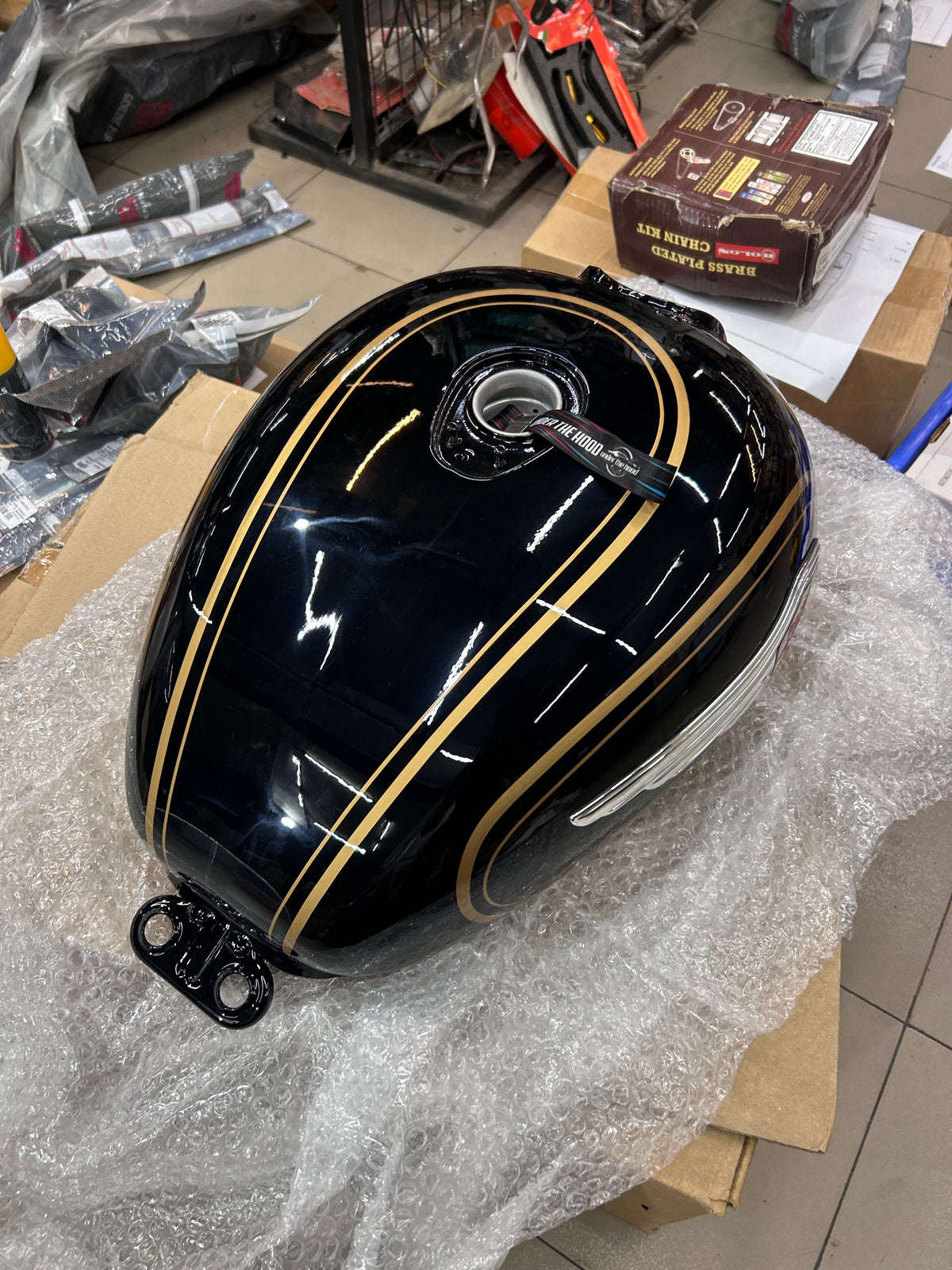 Fuel Tank With Sticker STD Black GPTECH BVI for Bullet 350 UCE KS/ES – Genuine Royal Enfield 866130