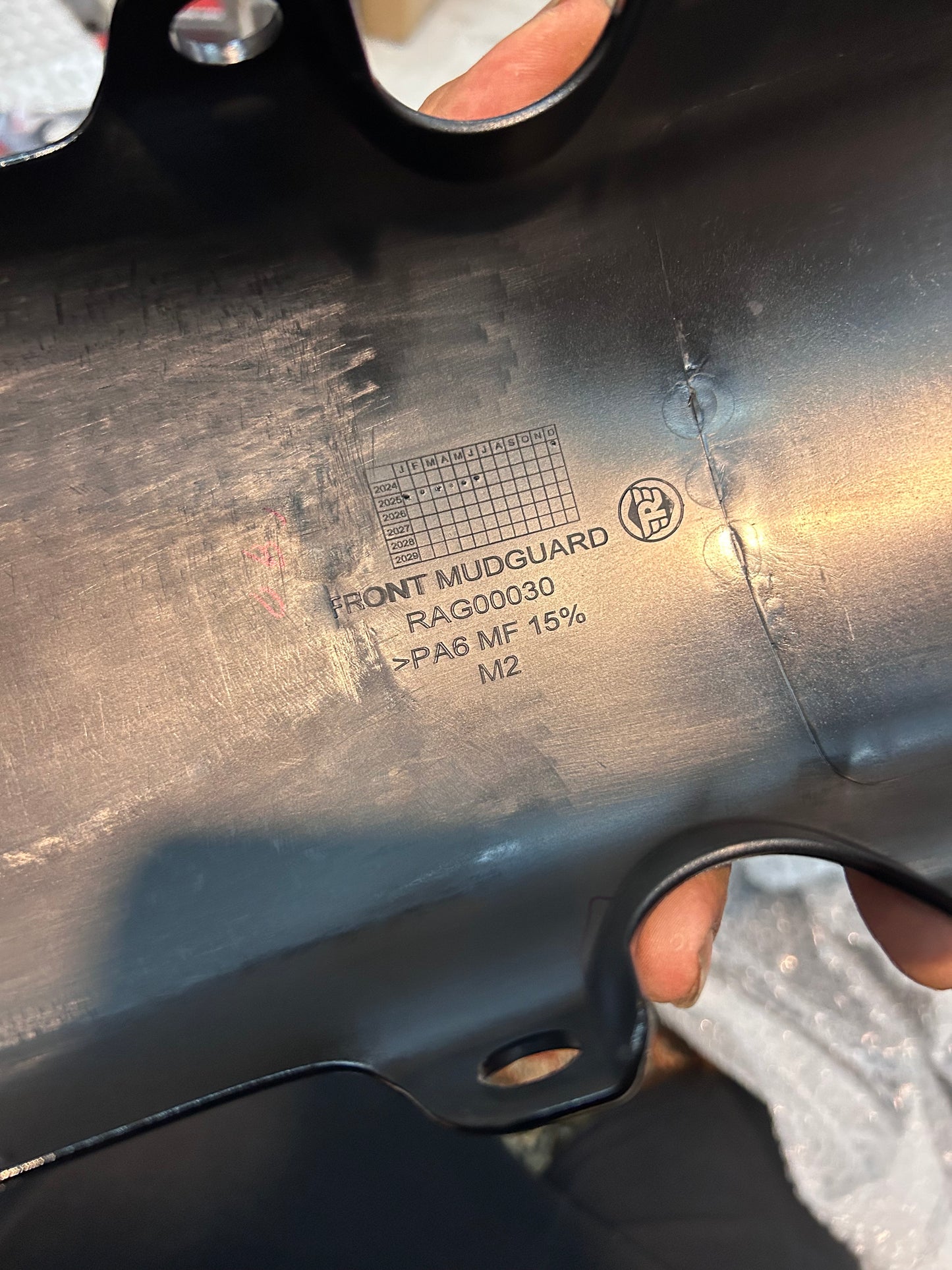 Royal Enfield RAG00389/A – Front Mudguard (Painted Black) | OEM for Hunter 350 – Dapper, Metro Rebel, Metro Factory, Retro/City