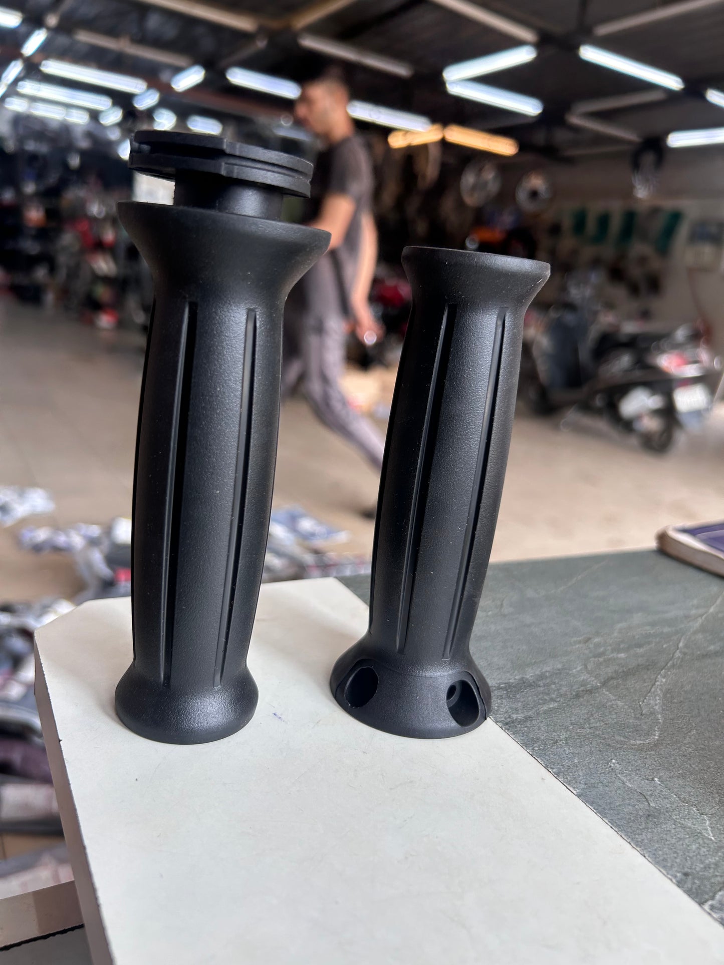 Royal Enfield Handlebar Grip Set – Super Meteor 650 / Interceptor 650 / Continental GT 650