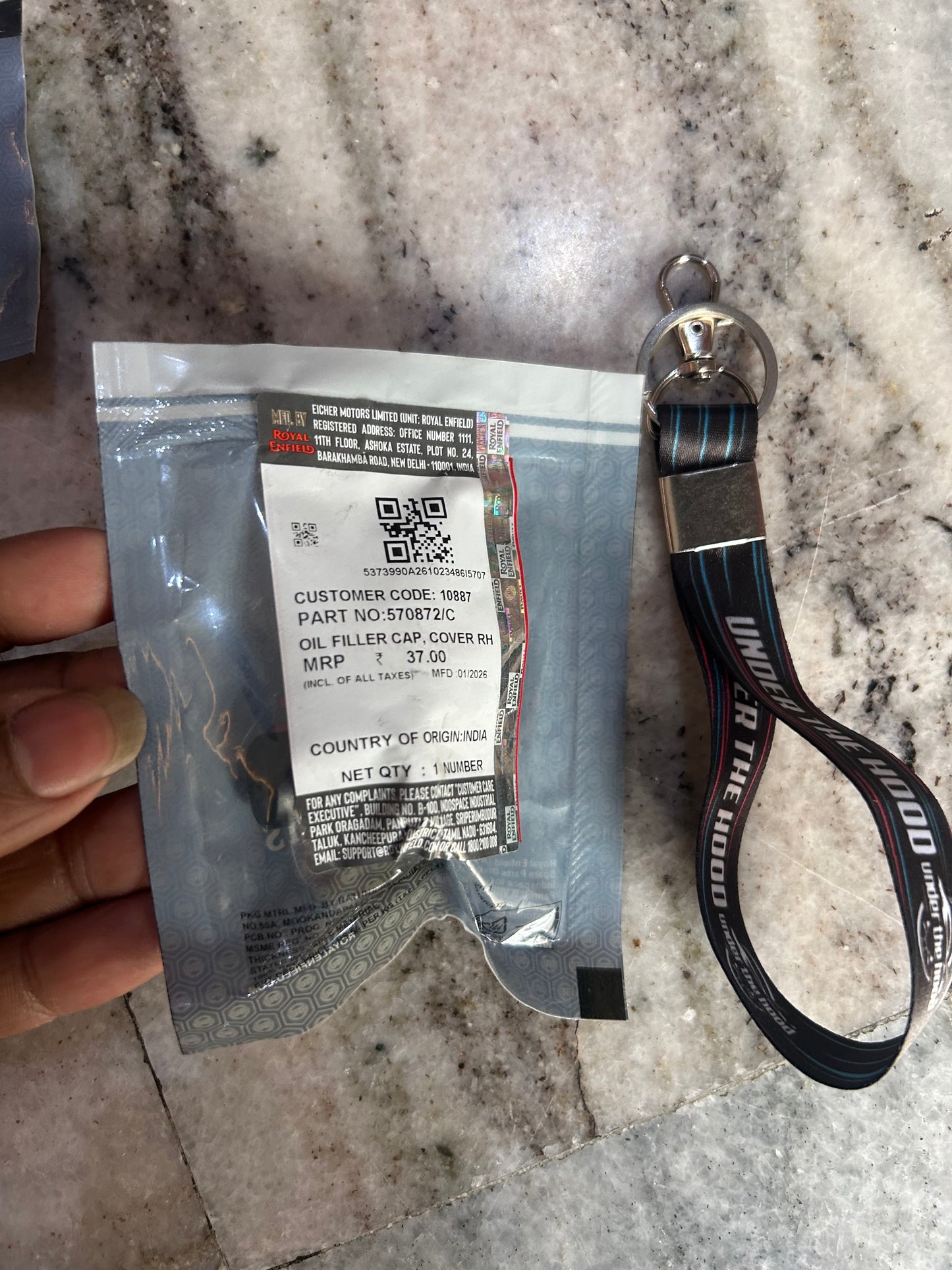 570872 – Oil Filler Cap, Cover RH (Right-Side Engine Oil Filler Cover) for Bullet 350 UCE (KS/ES), Bullet 500 UCE, Electra 350 UCE (ES), Thunderbird Twinspark (TBTS) – Genuine Royal Enfield