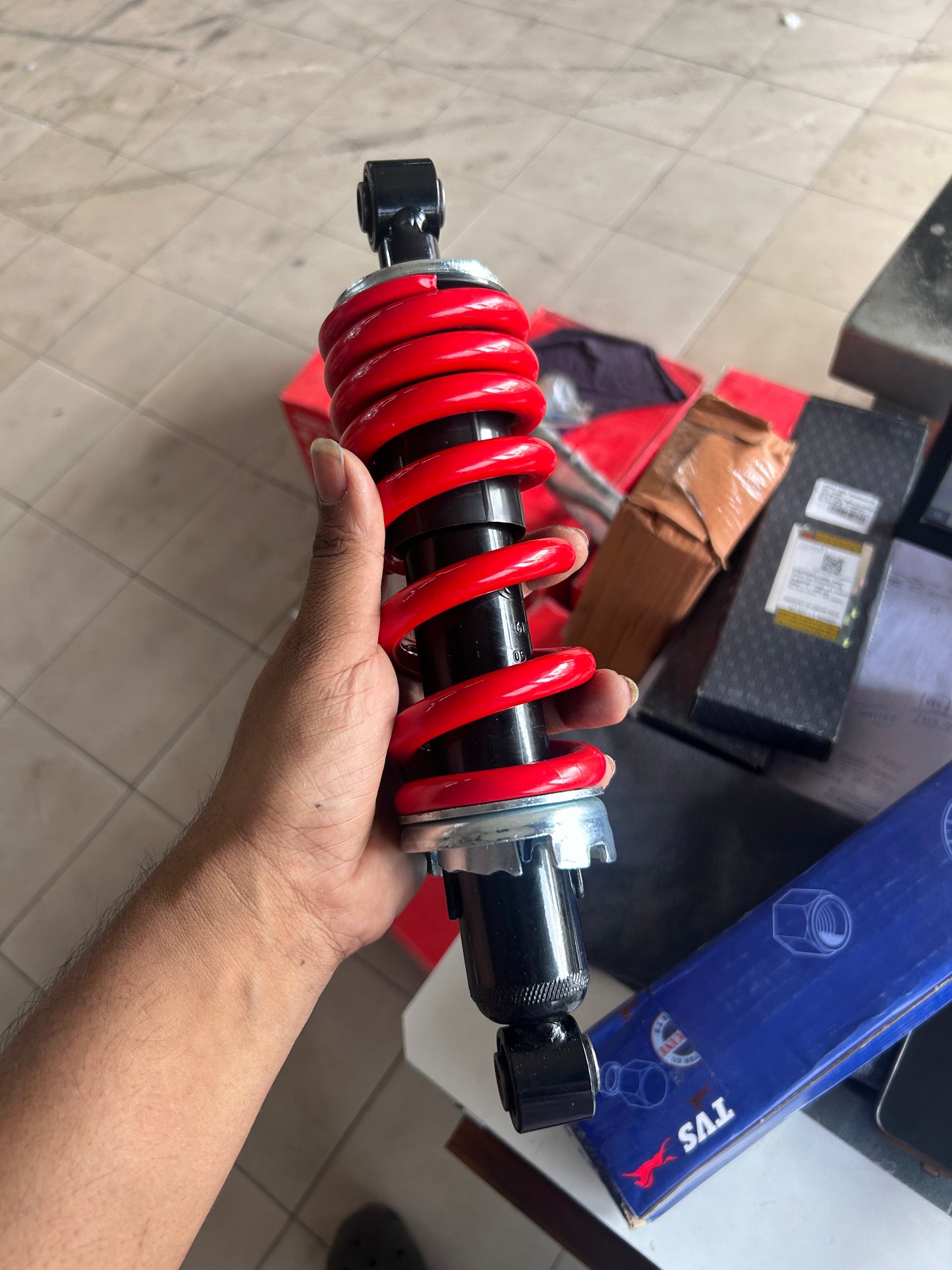 TVS N6090740 – OEM Rear Shock Absorber for Raider 125cc (Genuine TVS Part)